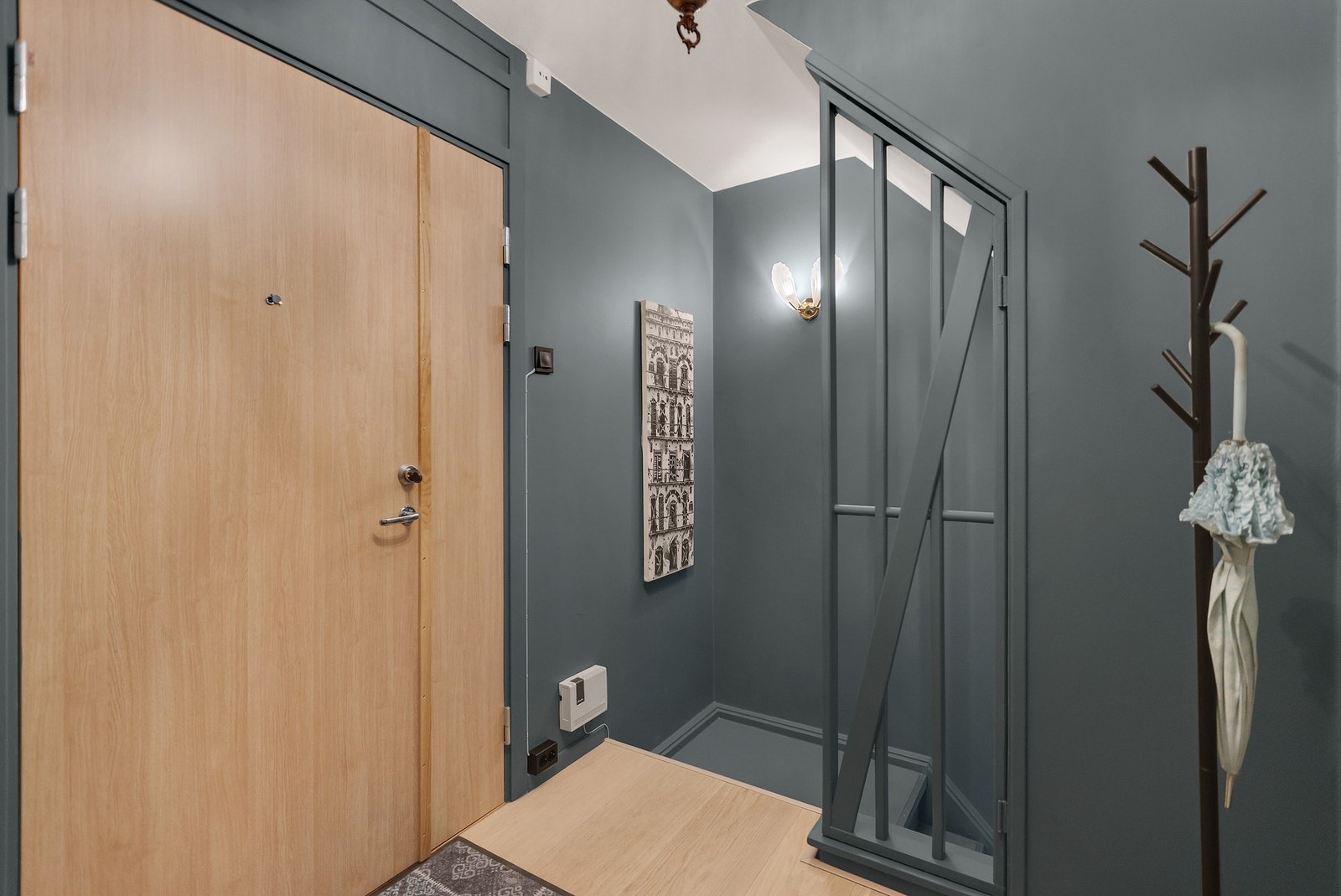 God plass til avheng av yttertøy. Galleribilde