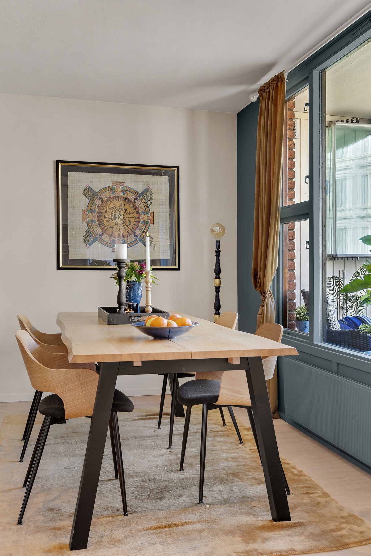 I tillegg er det plass til en større spiseseksjon i stuen. Galleribilde