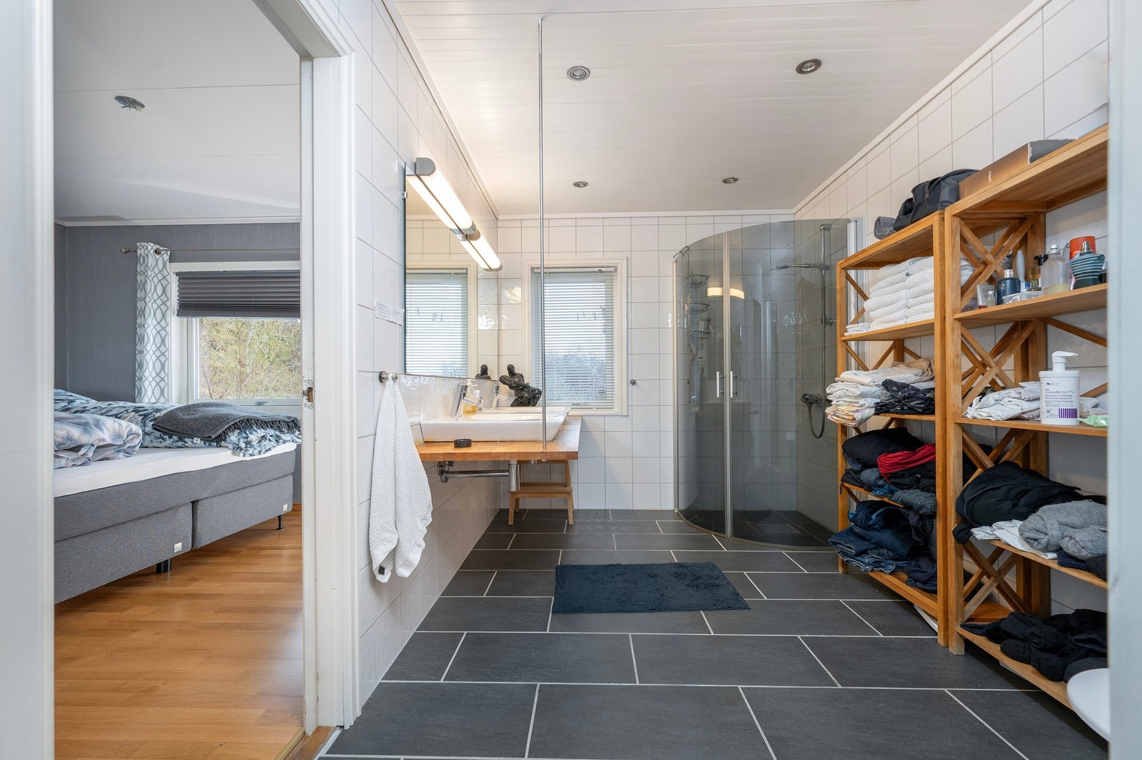 Bad v/hovedsoverommet. Galleribilde