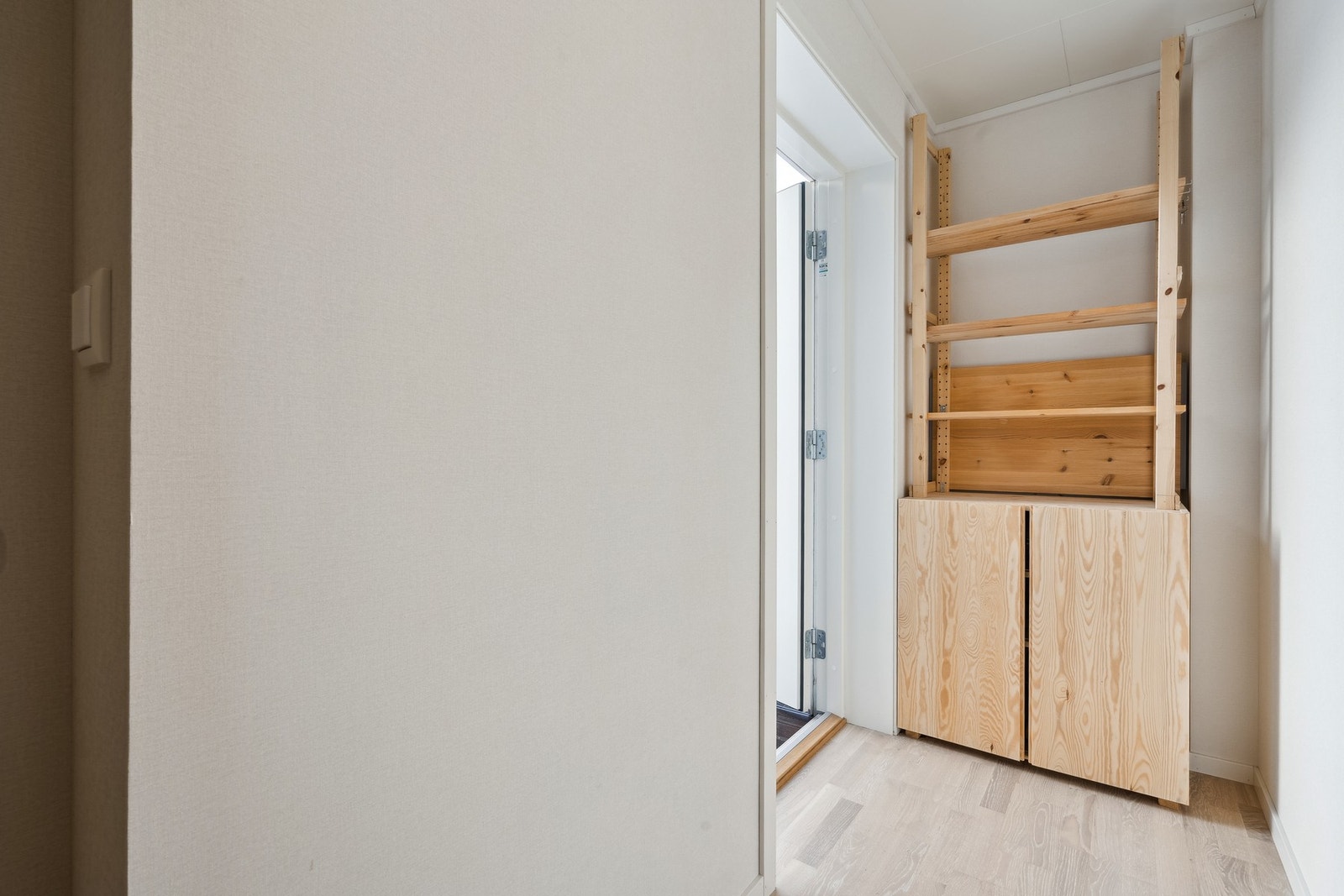 Inngang til bod fra kjøkken og balkong Galleribilde