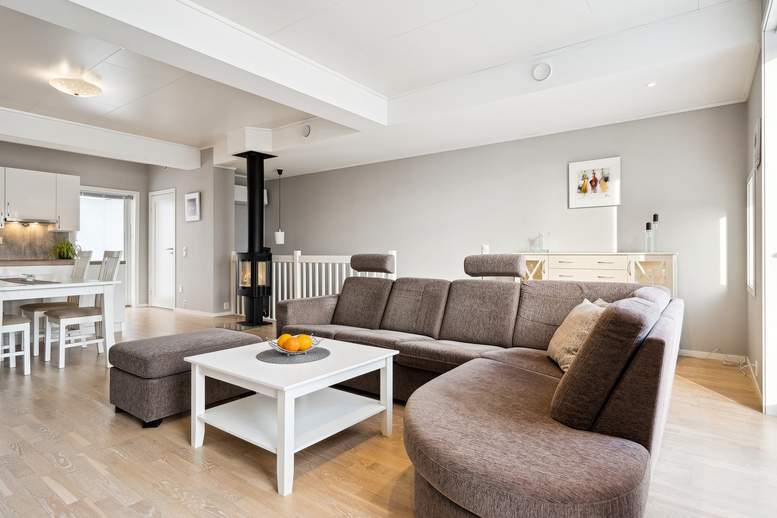 Lys og pen stue Galleribilde