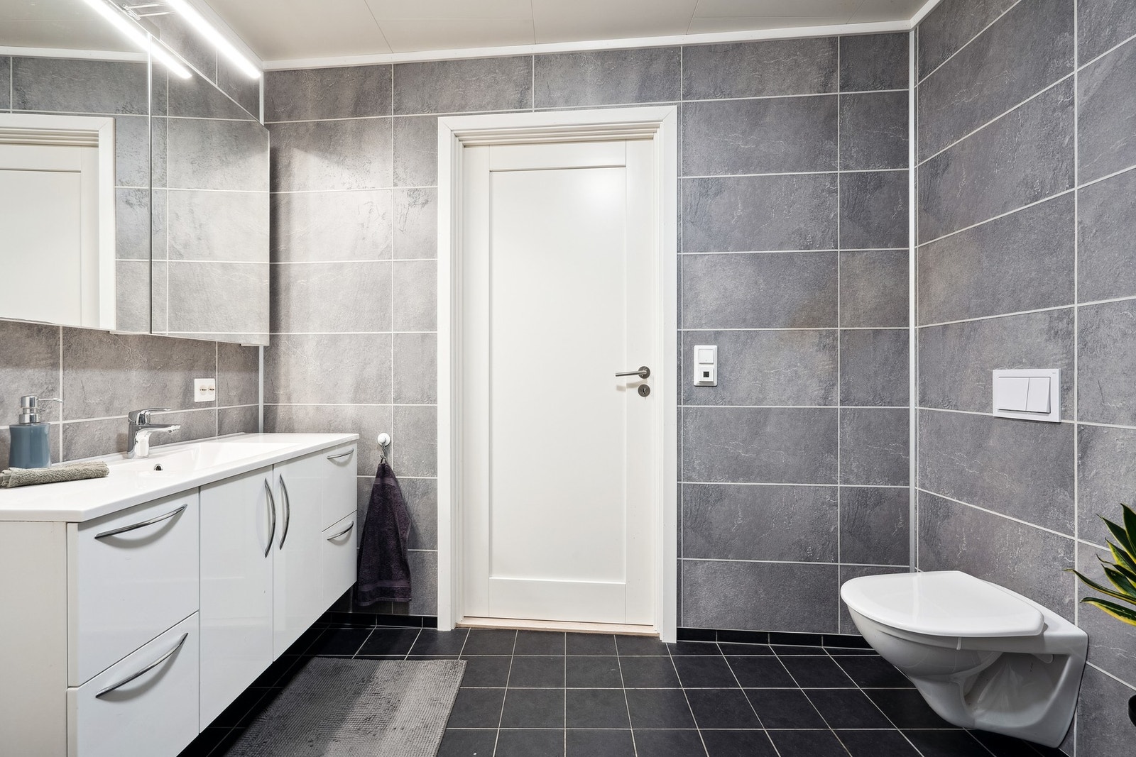 Flislagt med varmekabler i gulv Galleribilde