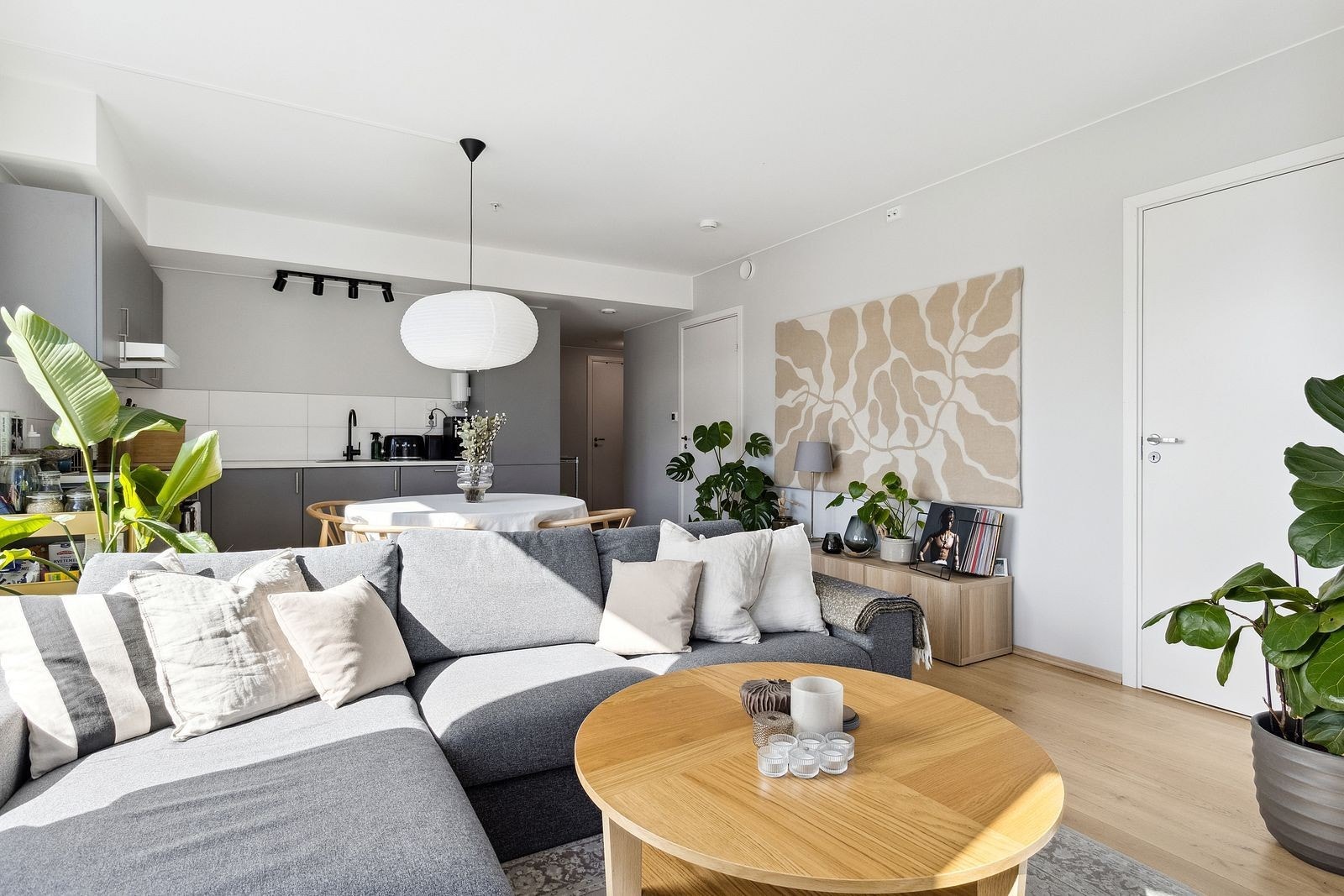 Mye inkludert i husleien: fjernvarme, varmtvann og internett. Galleribilde