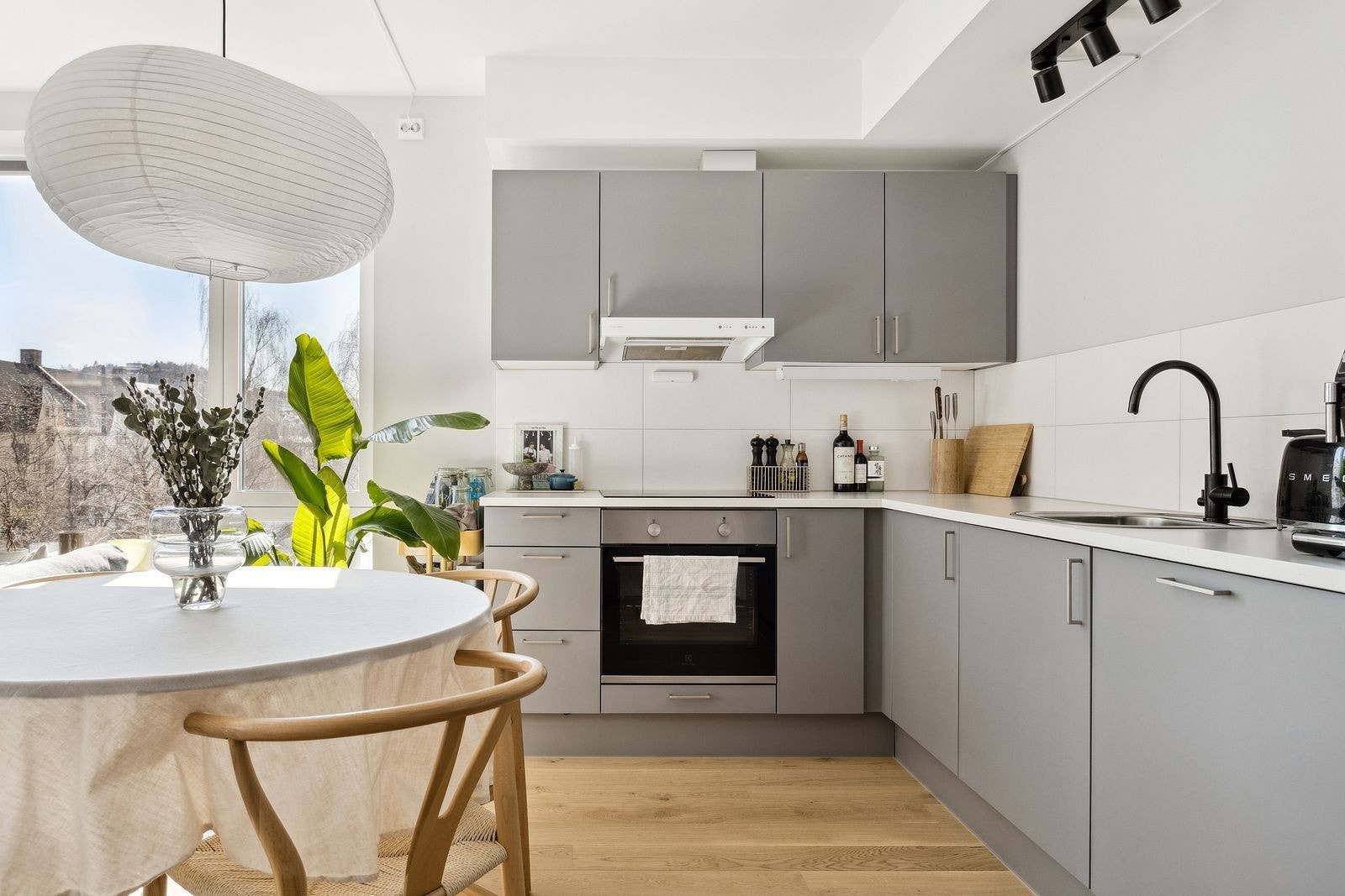 Delikat og sentral 4-roms leilighet på Lilleby, med nærhet til alt man trenger i hverdagen. Galleribilde