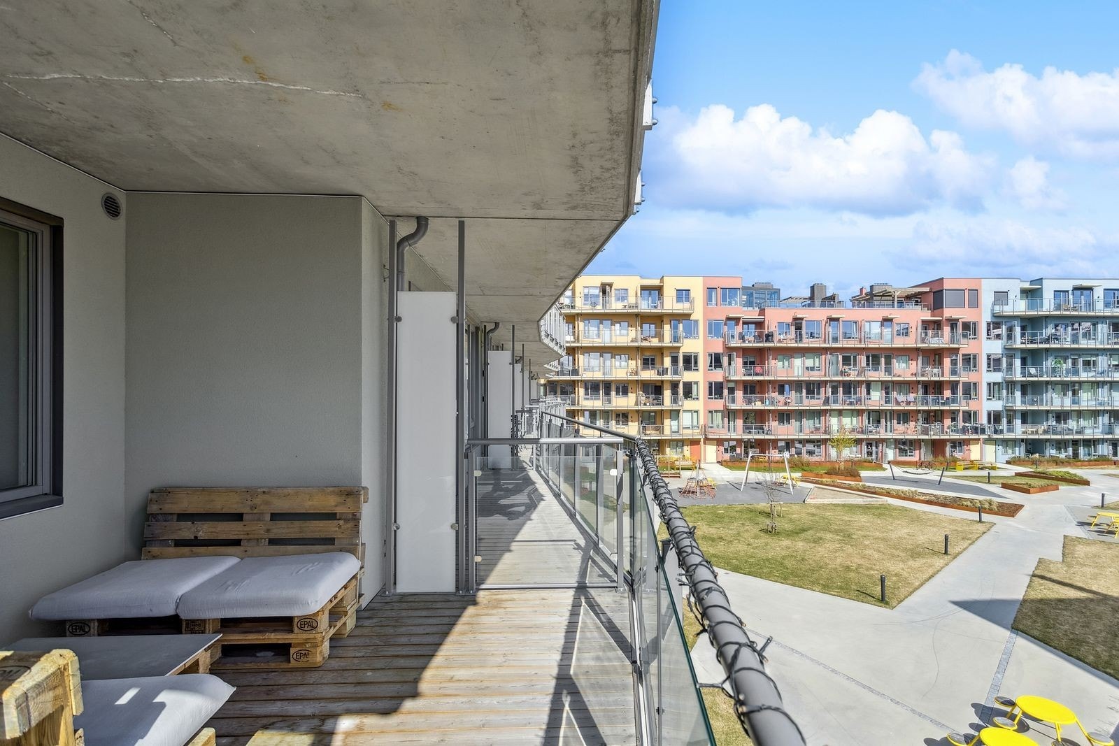 Her kan man nyte herlig formiddagssol. Galleribilde