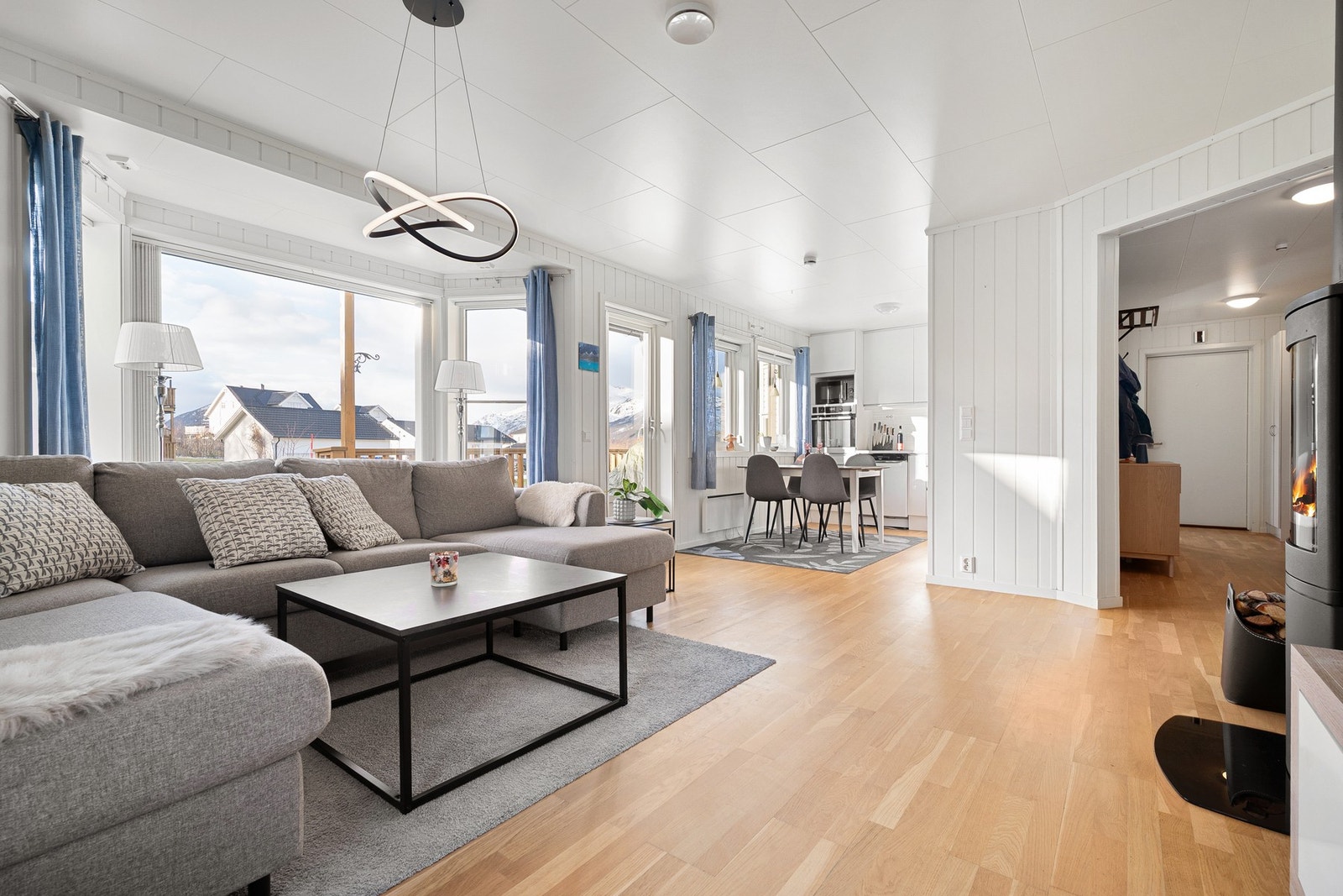 Bygd i 2014 er leiligheten i meget god stand Galleribilde