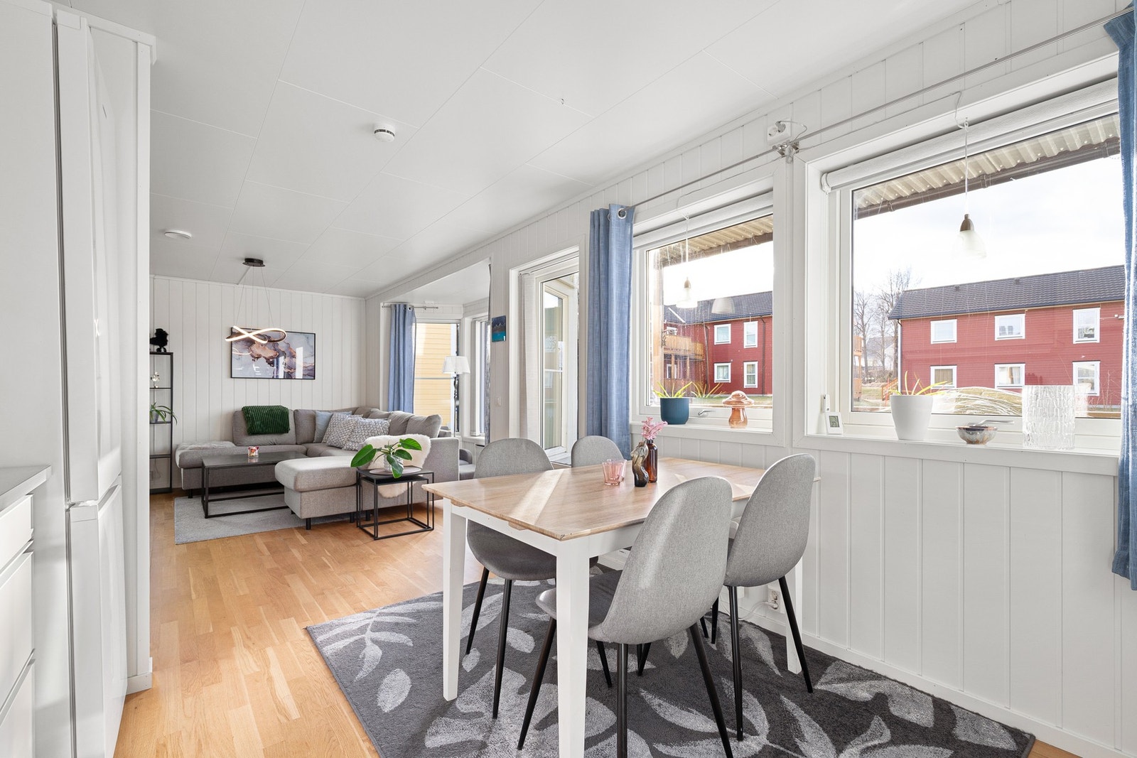 Alle gulv bortsett fra på badet er av parkett Galleribilde