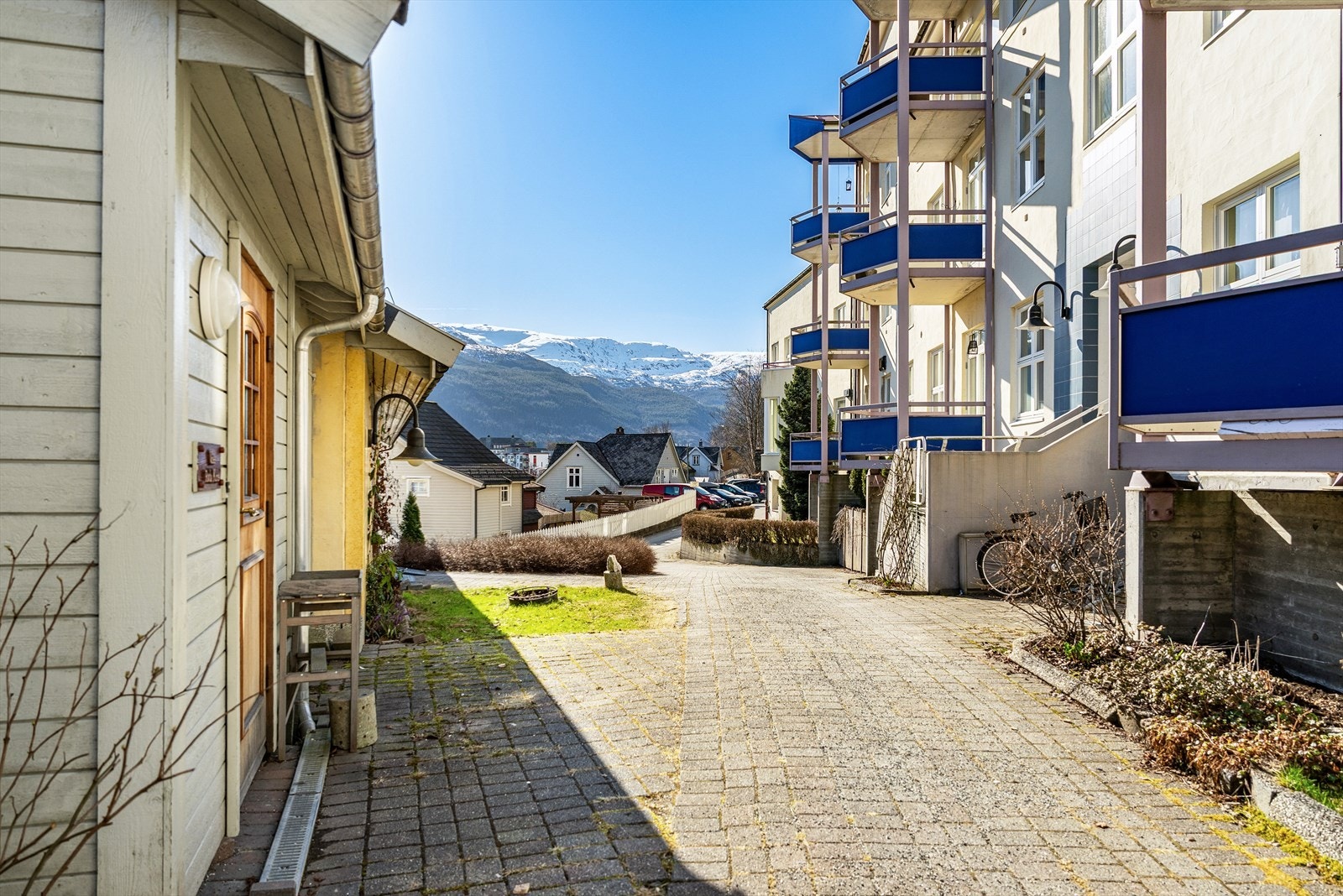 Uteområdet. Galleribilde