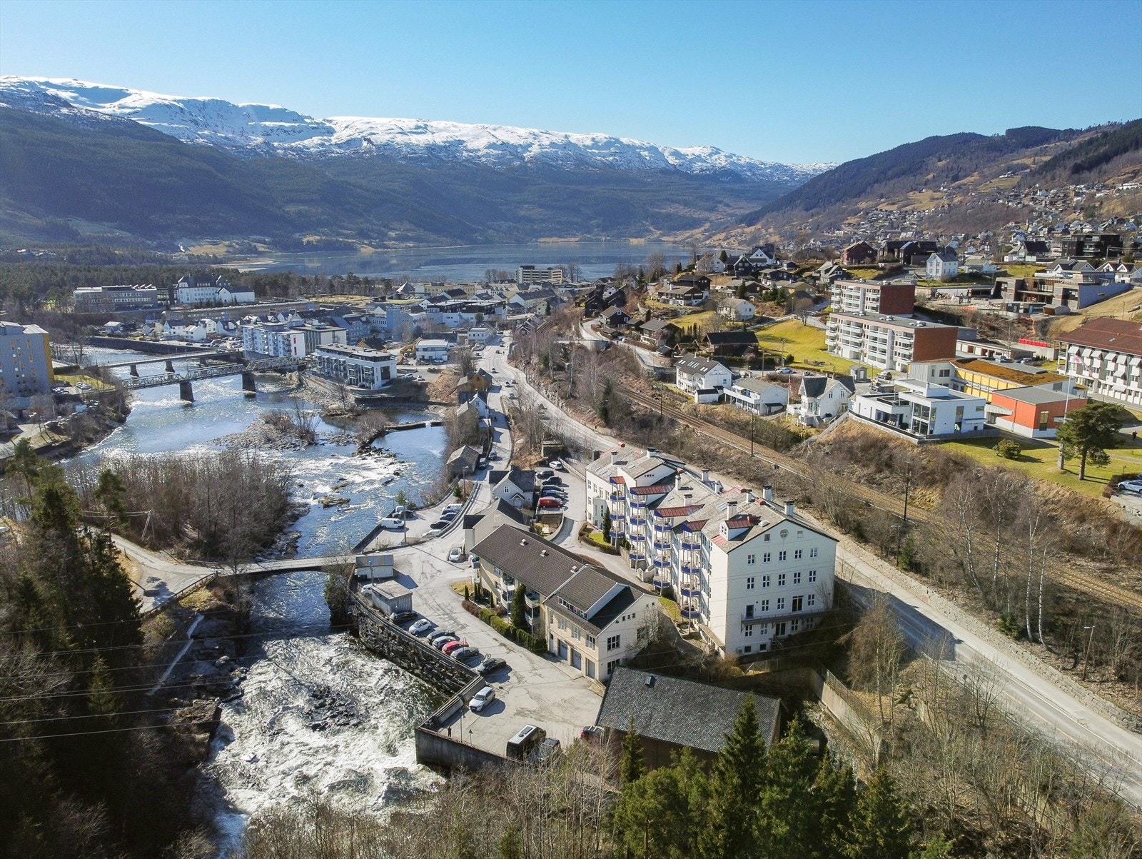 Har du spørsmål til eiendommen eller passer ikke oppsatt visning? Ta kontakt med eiendomsmegler på tlf eller e-post. Galleribilde
