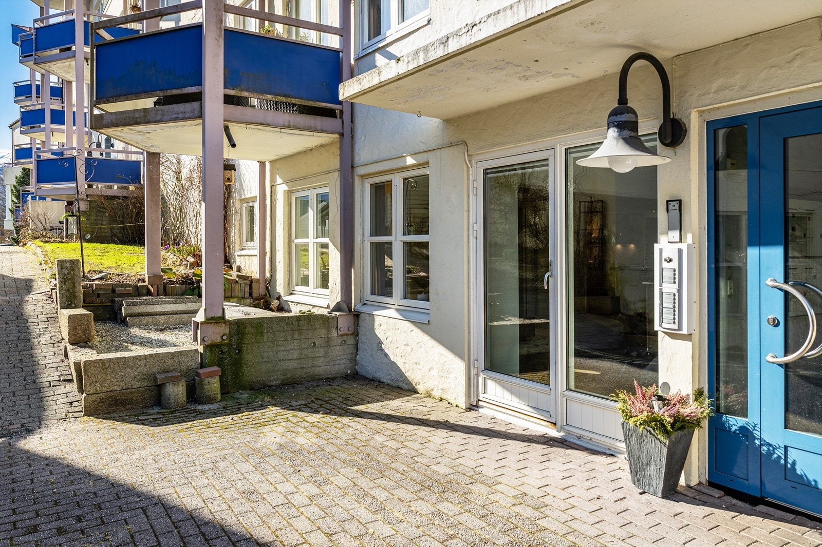 Inngangsparti. Galleribilde