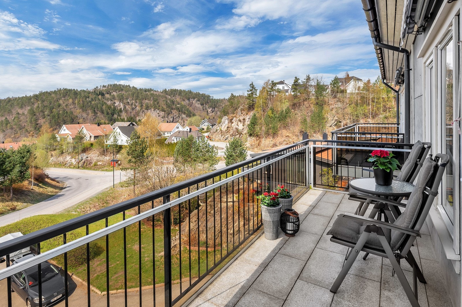 Fin utsikt og lite innsyn - sol til seine kvelden. Galleribilde