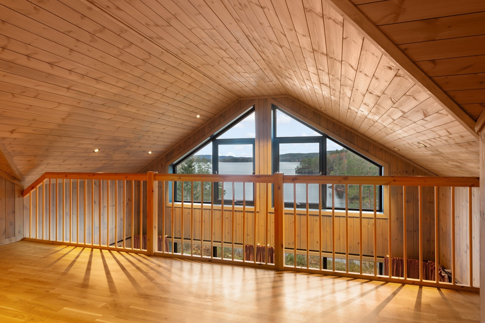 I andre etasje er det 4 soverom og 1 bad Galleribilde