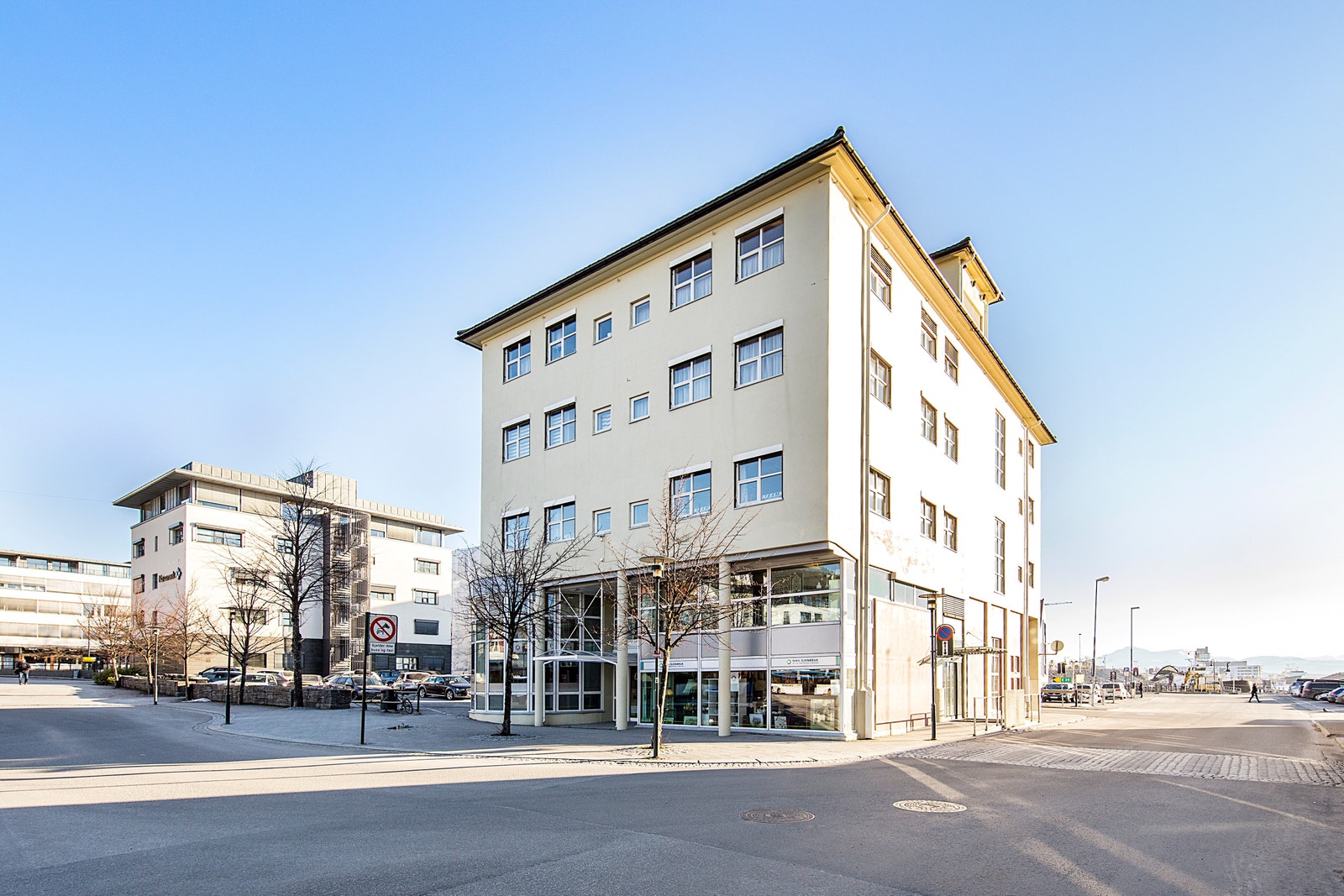 Fasade mot bussholdeplassen Galleribilde