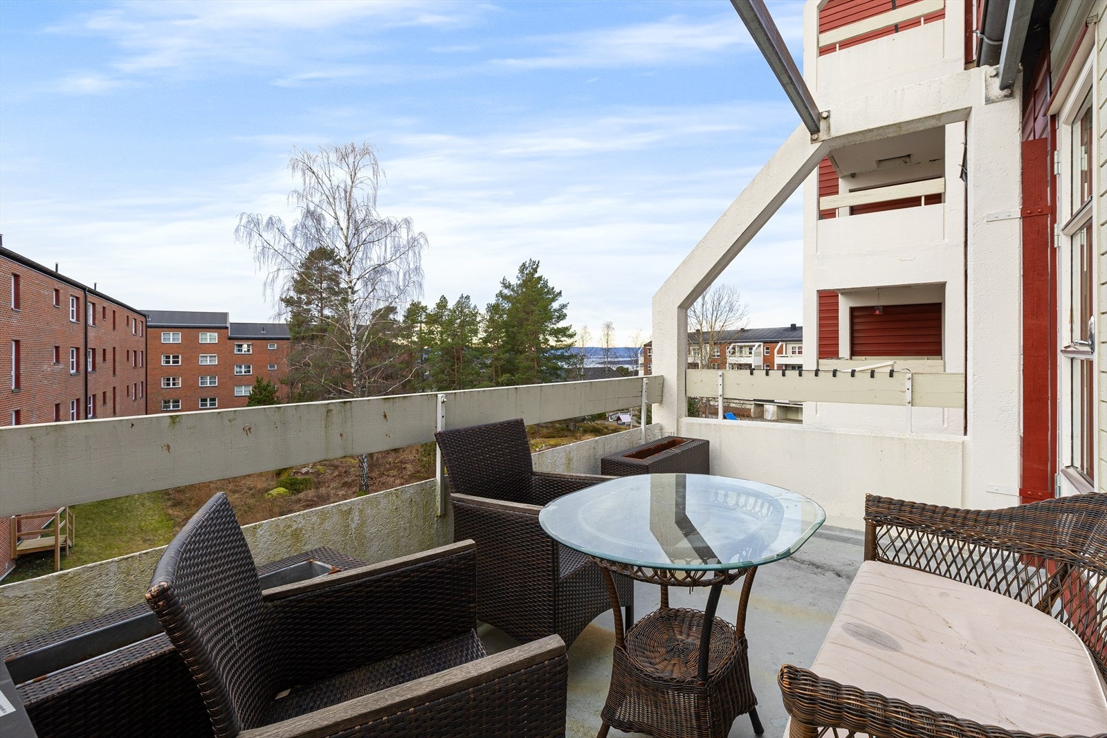 Romslig sydvestvendt balkong på ca. 9 kvm. Galleribilde