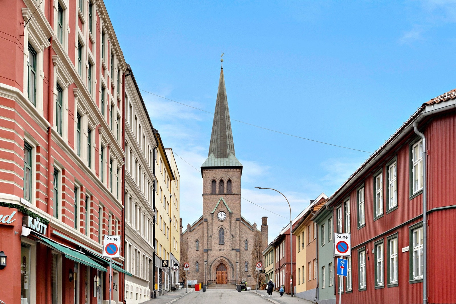 Kampen kirke ligger bare 180 meter fra eiendommen. Galleribilde