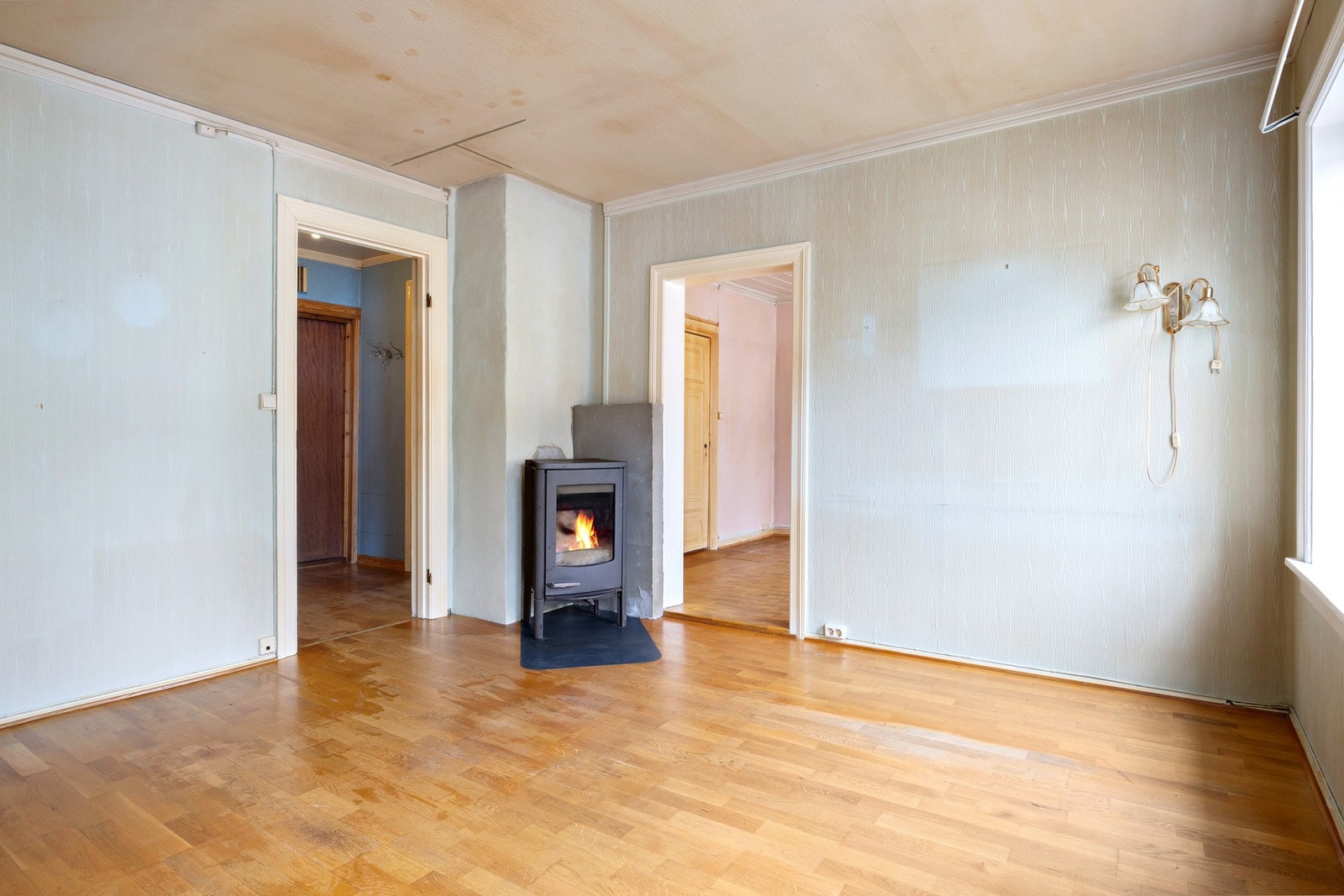 En luftig stue med gode innredningsmuligheter. Galleribilde