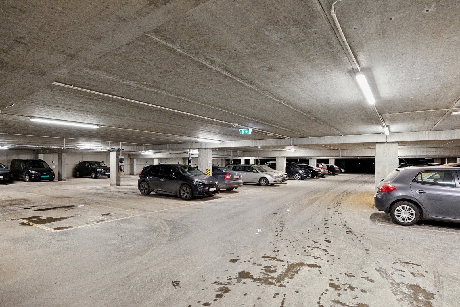 Det medfølger to garasjeplasser og kjellerbod i felles anlegg. Galleribilde