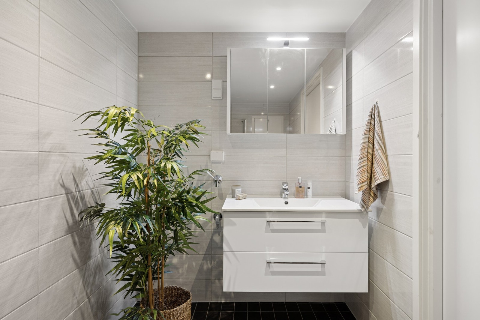 Leiligheten er bestående av to fullutstyrte bad. Galleribilde