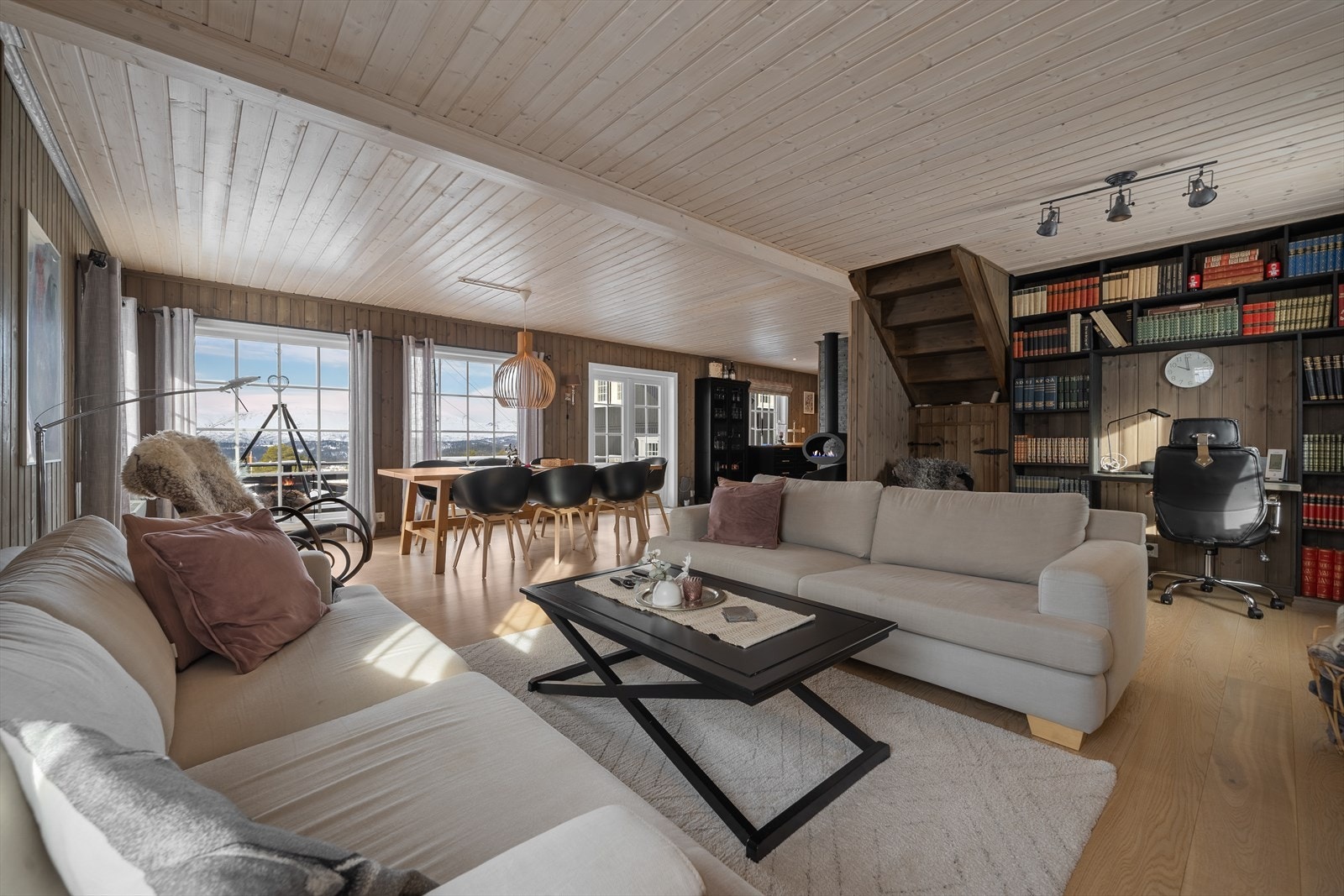 Hytta har en suveren beliggenhet for et aktivt liv både for store og små. Galleribilde