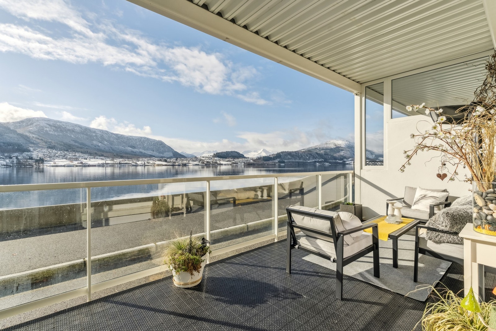Terrasse med nydelig utsikt. Galleribilde