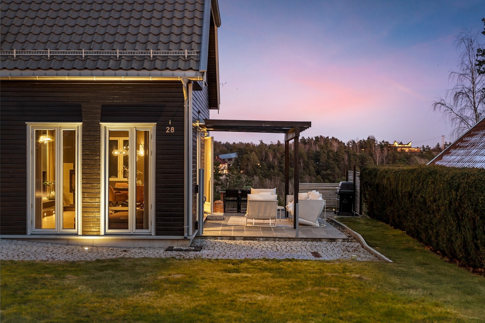 Terrenget bak huset er lett skrånende, og dette gir fin utsikt. Galleribilde