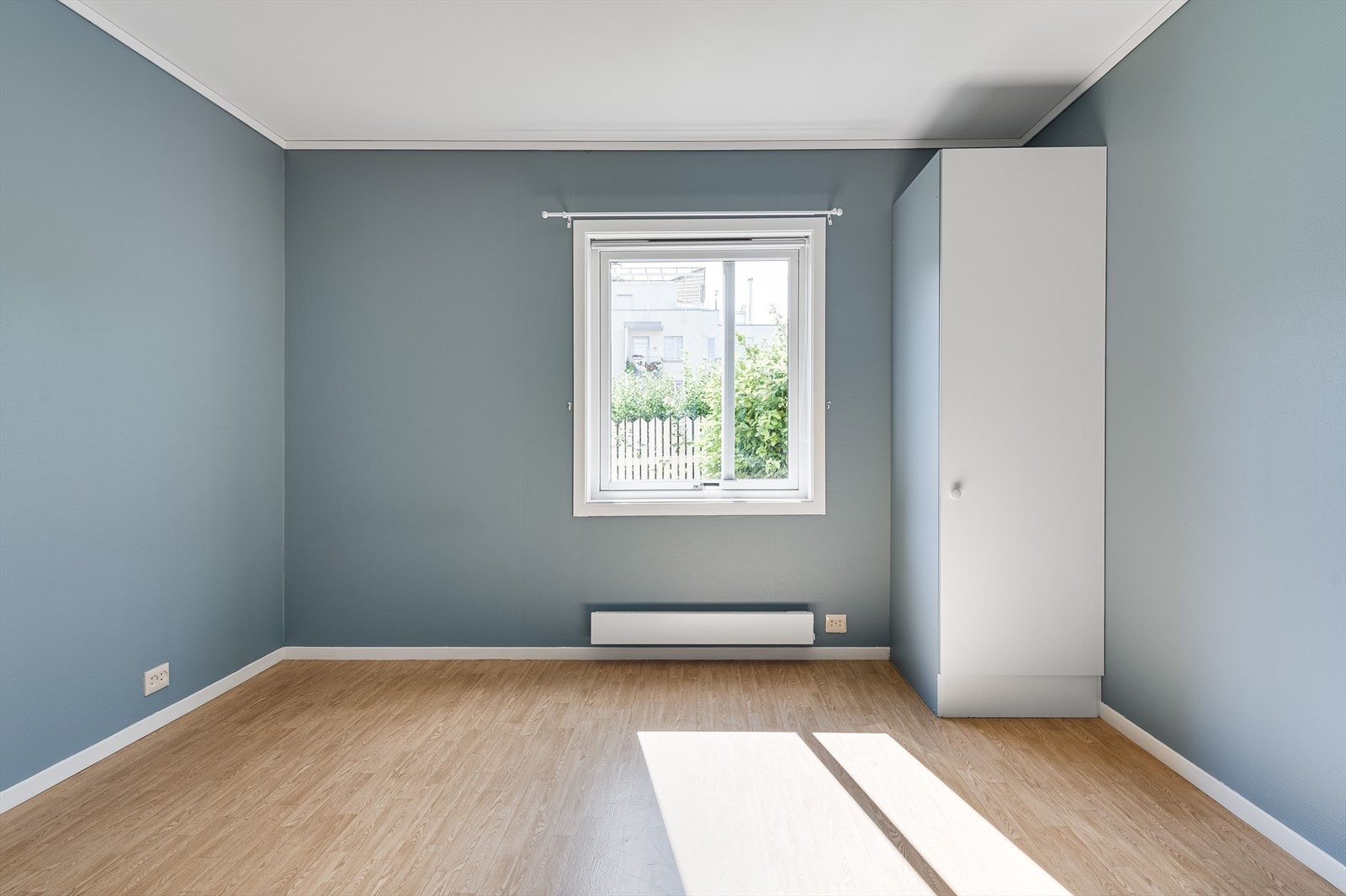 Soverom med garderobe Galleribilde