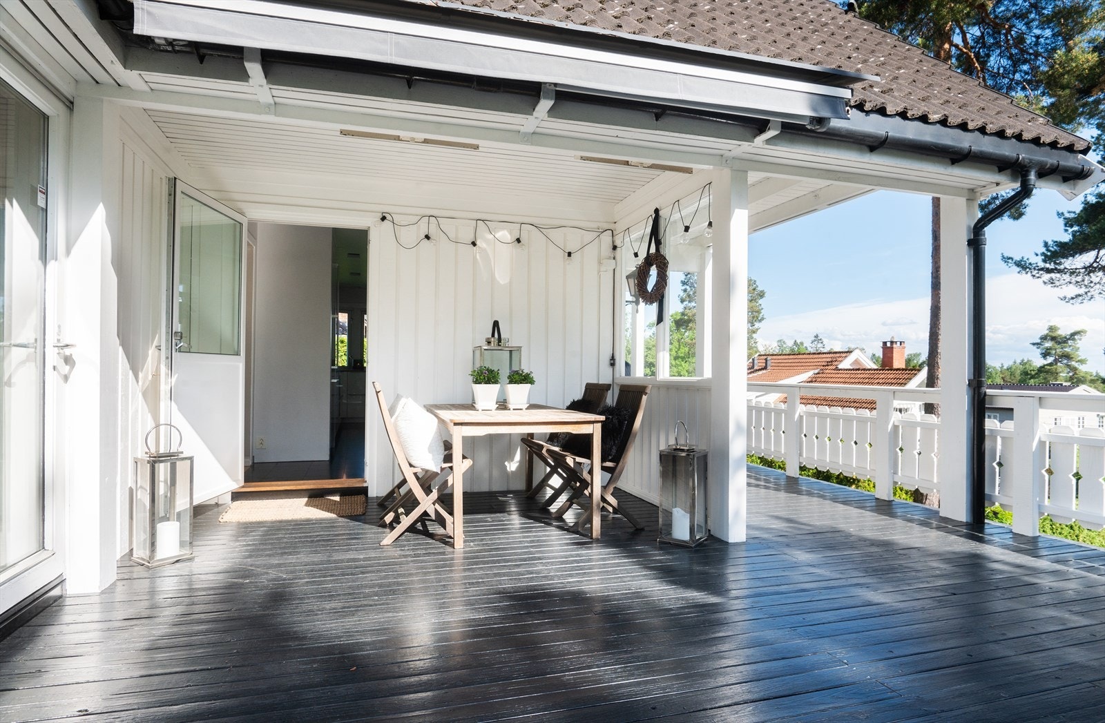 Terrassen ligger vendt i retning syd og vest. Galleribilde