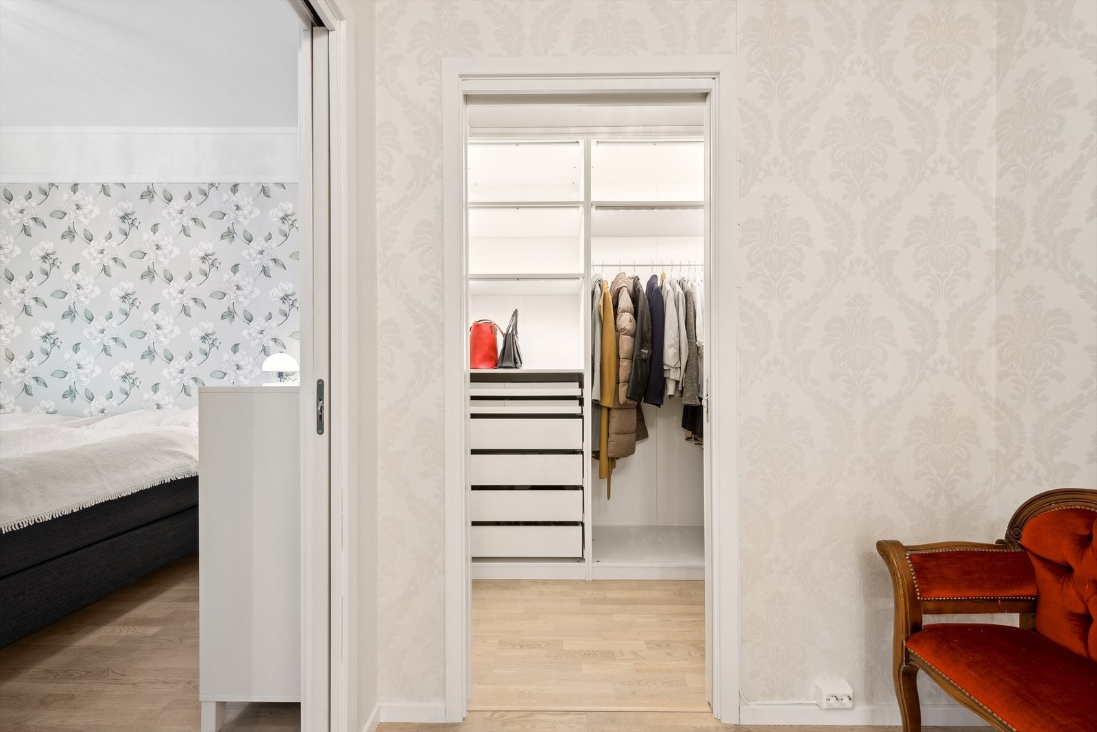 Walk-in garderobe/bod Galleribilde