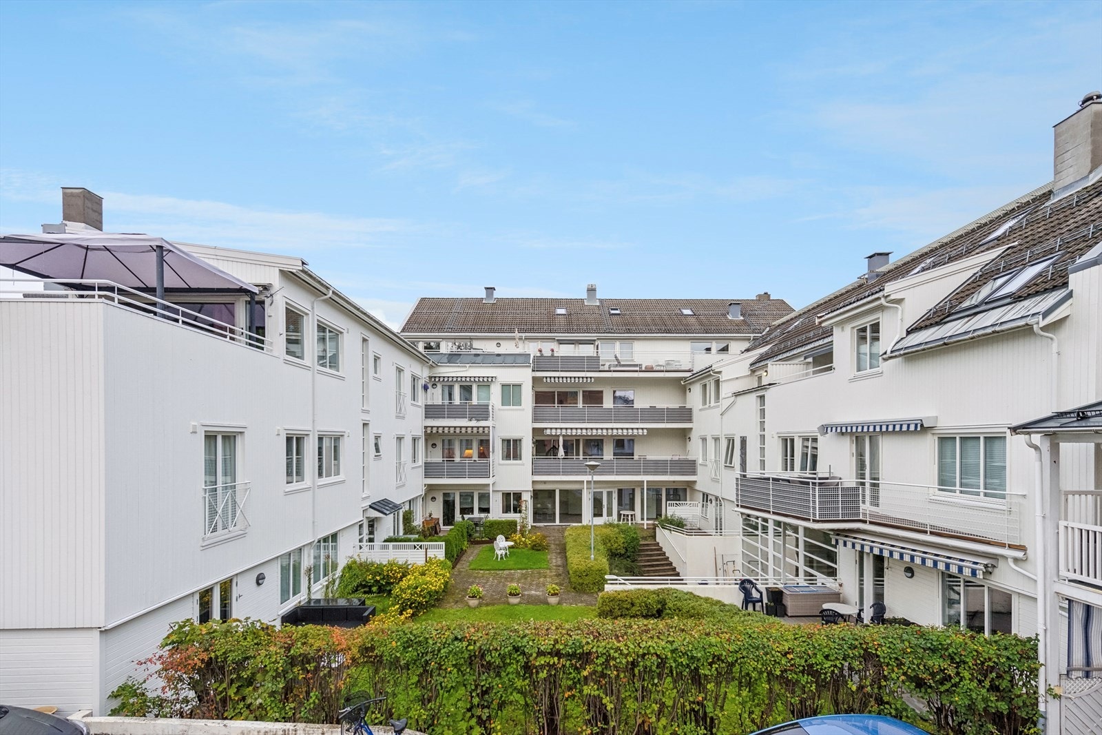 Bakgård Galleribilde