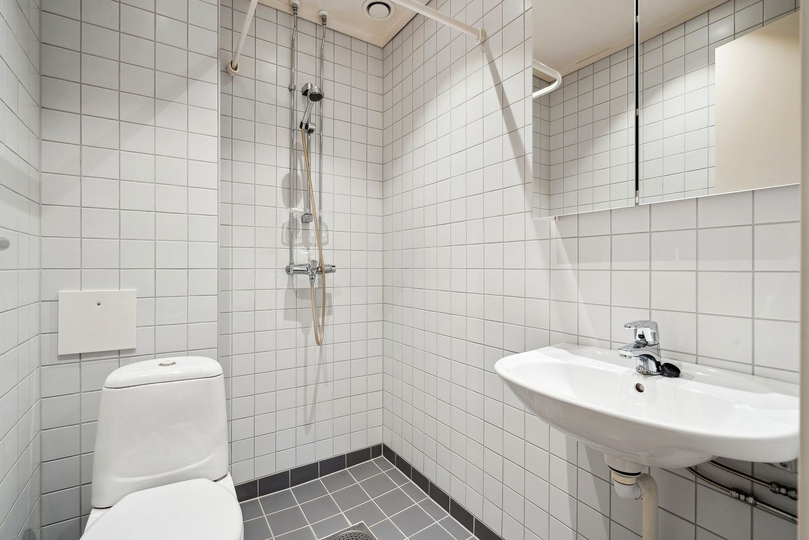 Pent flislagt bad Galleribilde