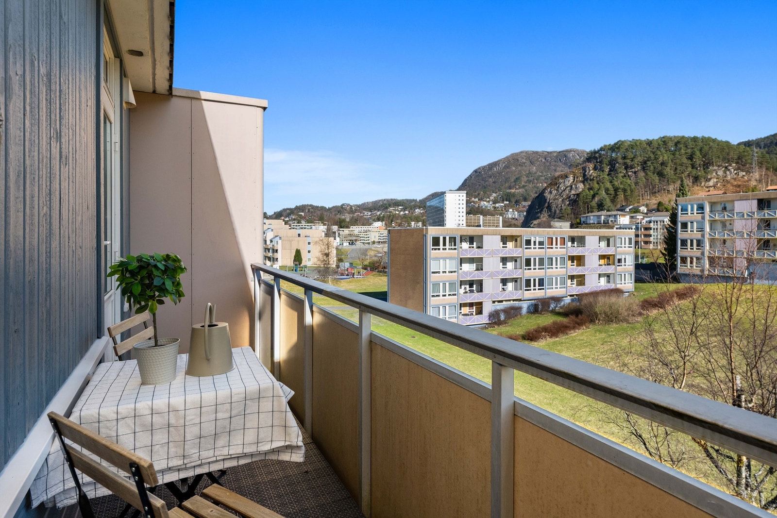 Fra denne altanen ser man Løvstakken. Galleribilde