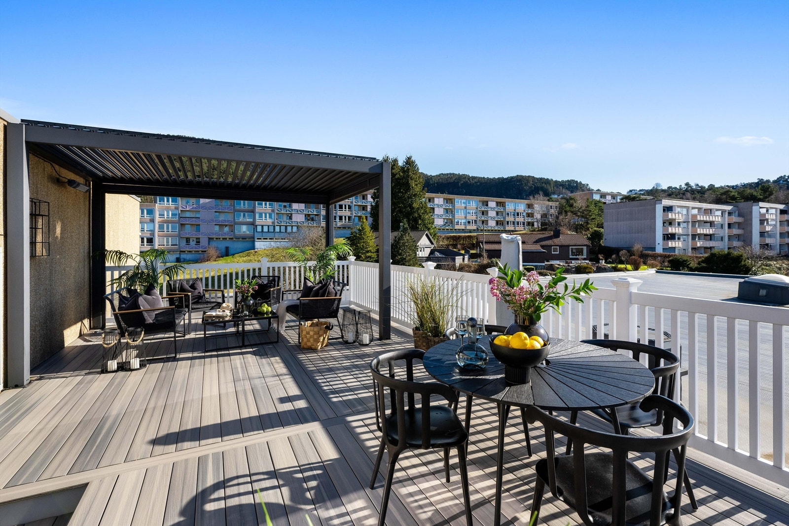 Av 361 leiligheter er dette ene av kun 2 leiligheter som har en egen unik takterrasse! Galleribilde