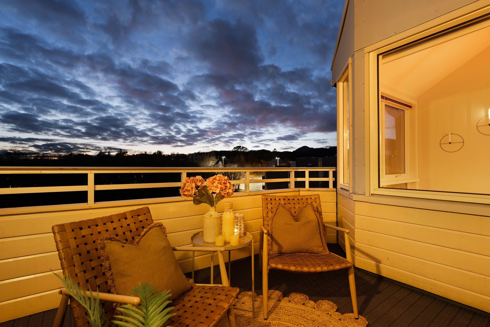 Stemningsbilde fra vestvendt altan. Galleribilde