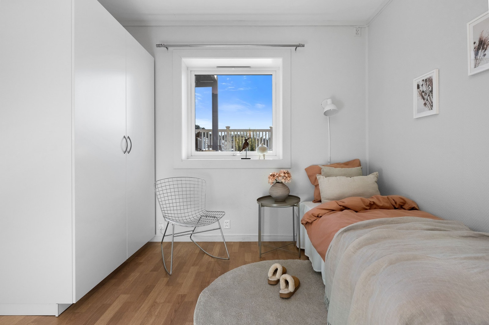 Leiligheten har 3 lyse soverom. Galleribilde