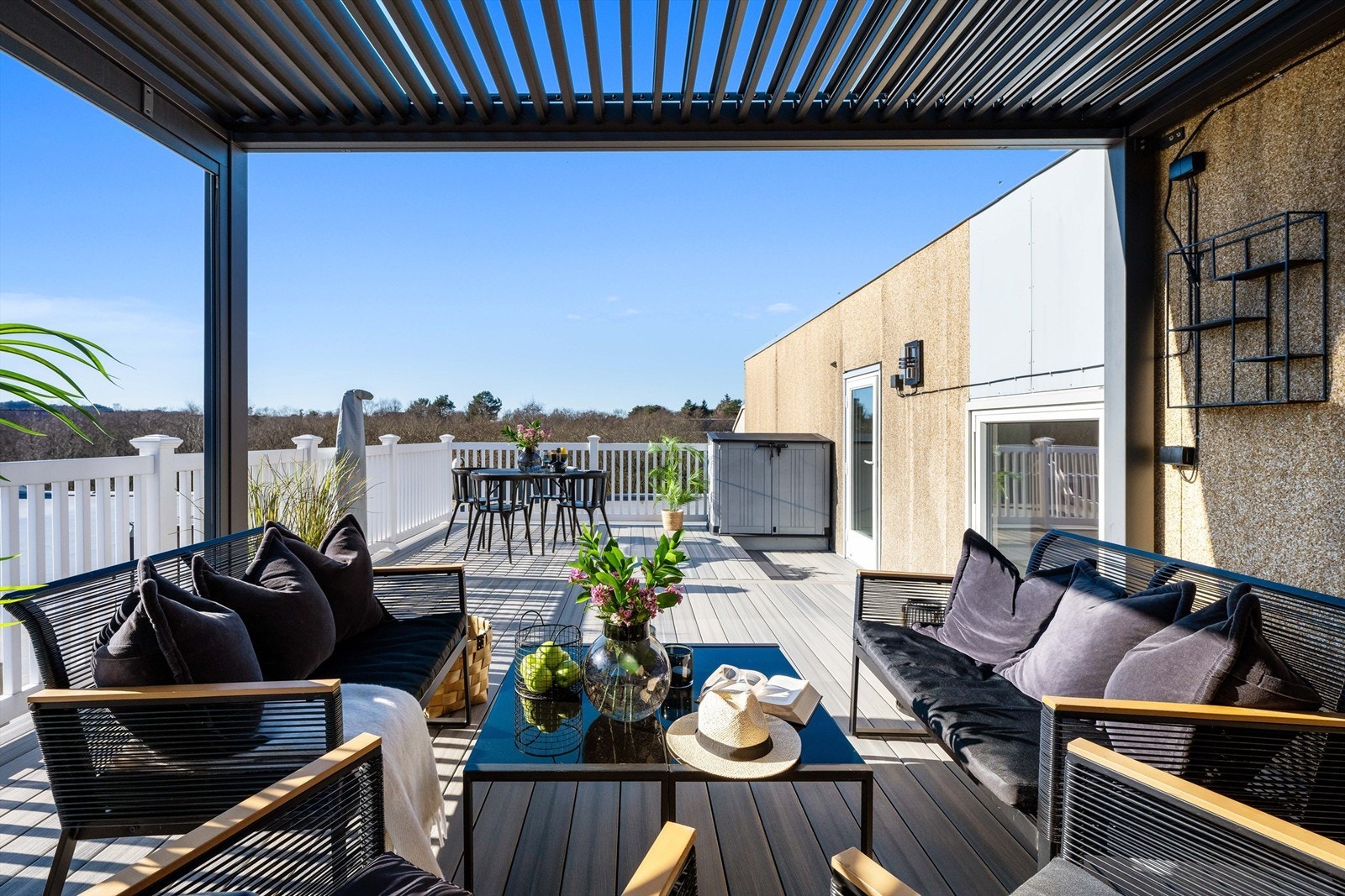 Det er utvendig strøm med stikkkontakter og belysning. Galleribilde