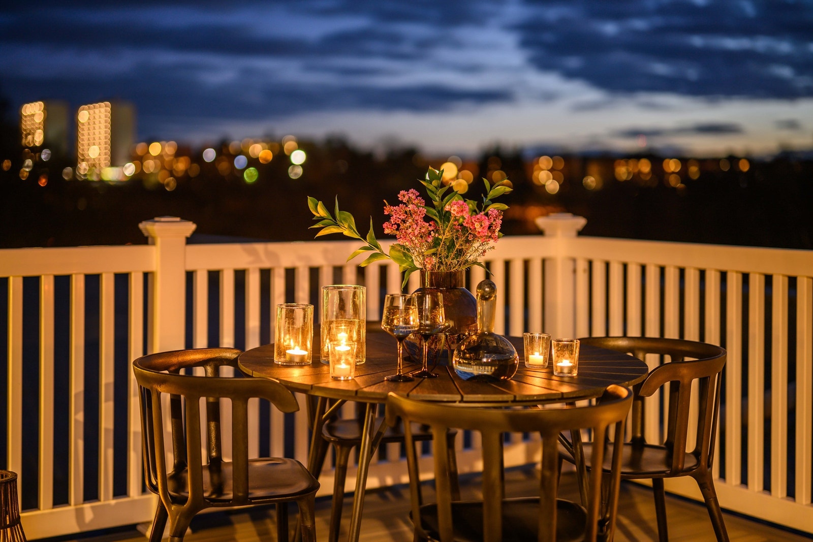 Her kan man nyte fine sommerkvelder i hyggelig lag. Galleribilde