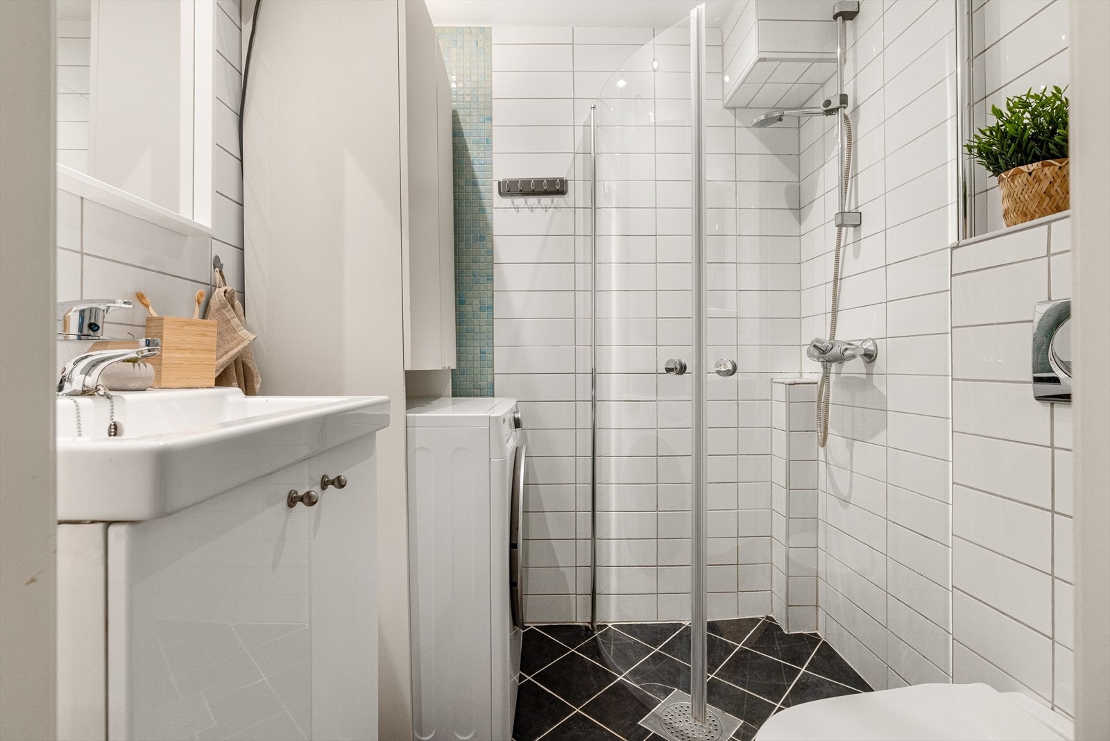 - Lyst helfliset bad på 2,6 m² - Galleribilde