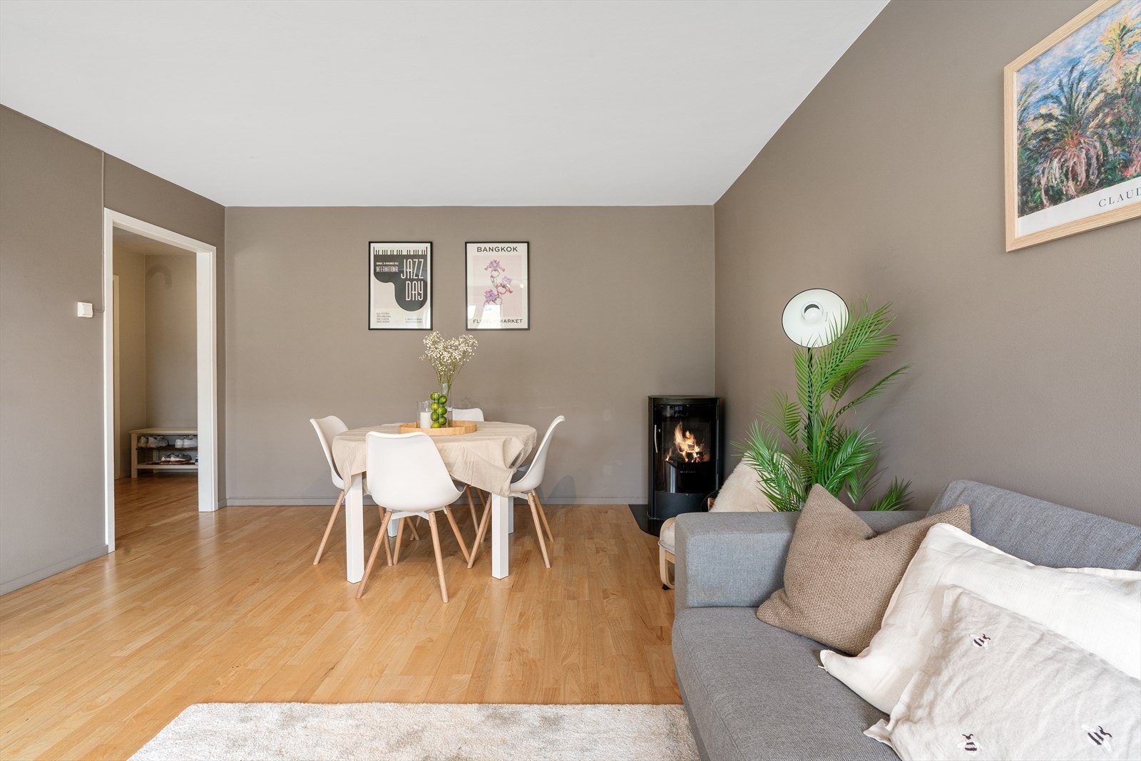 - God plass til sittegruppe, perfekt for en hyggelig middag - Galleribilde