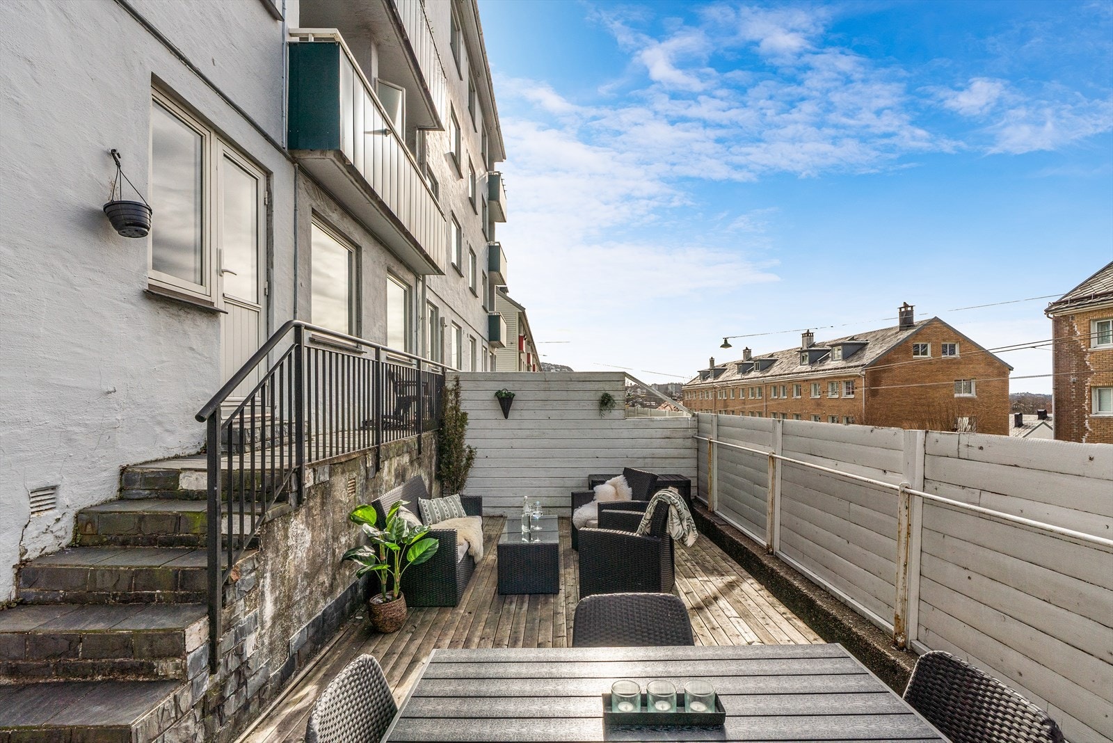 - Terrassen måler 24,7 m² - Galleribilde