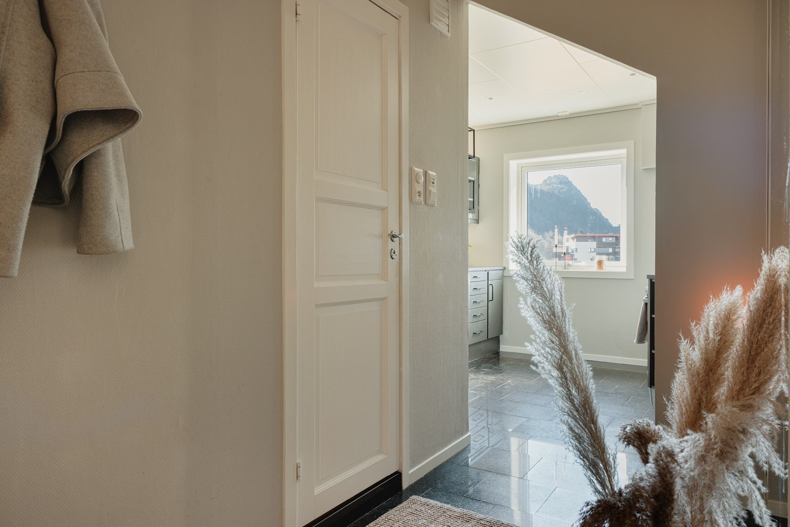 Fra entrèen er det tilkomst til baderommet. Galleribilde