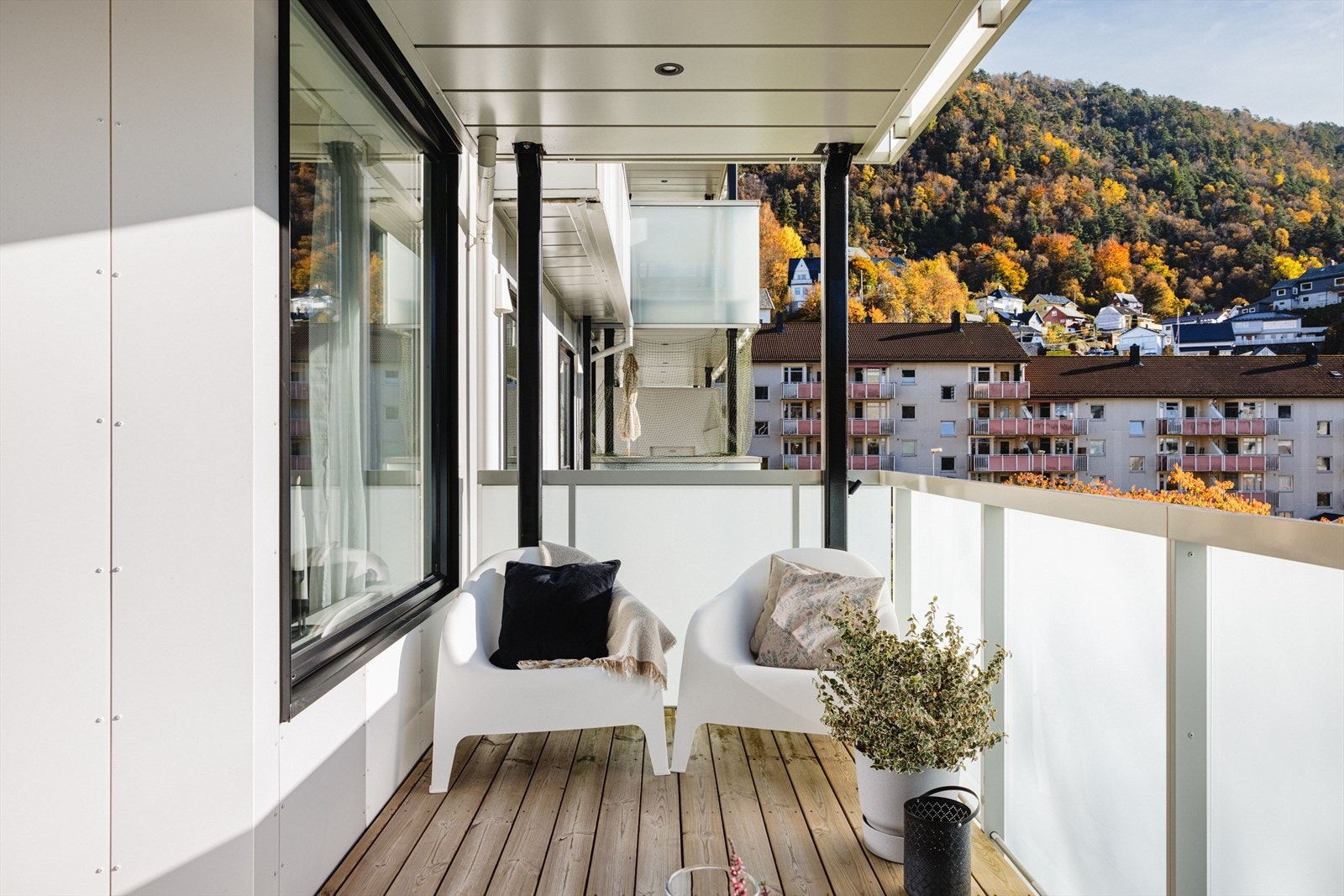 Det er god plass til å møblere med en hyggelig sittegruppe. Galleribilde