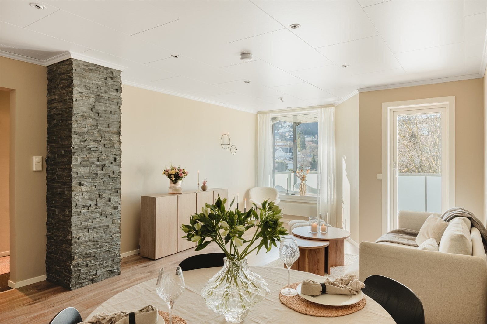 Eliasmarken 22 presenteres av Malene Hjelmeland ved Eiendomsmegler 1. Galleribilde