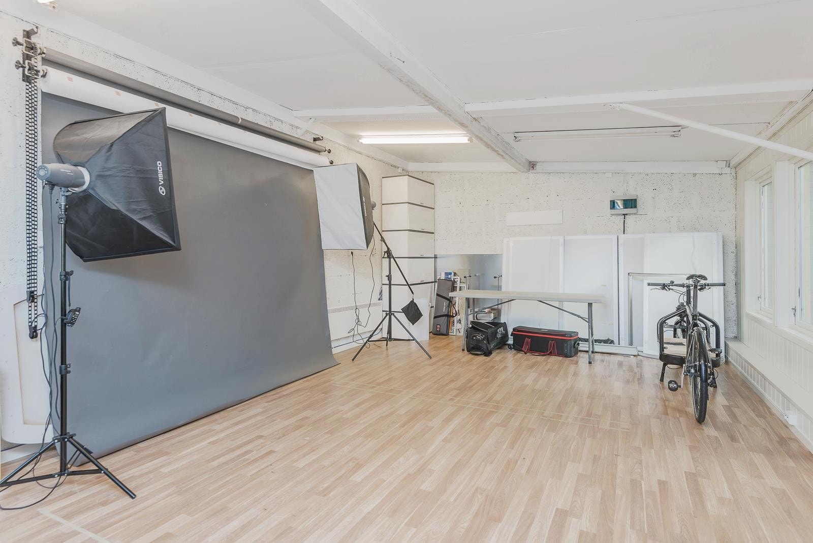 Disp. rom/lager i bakgård Galleribilde