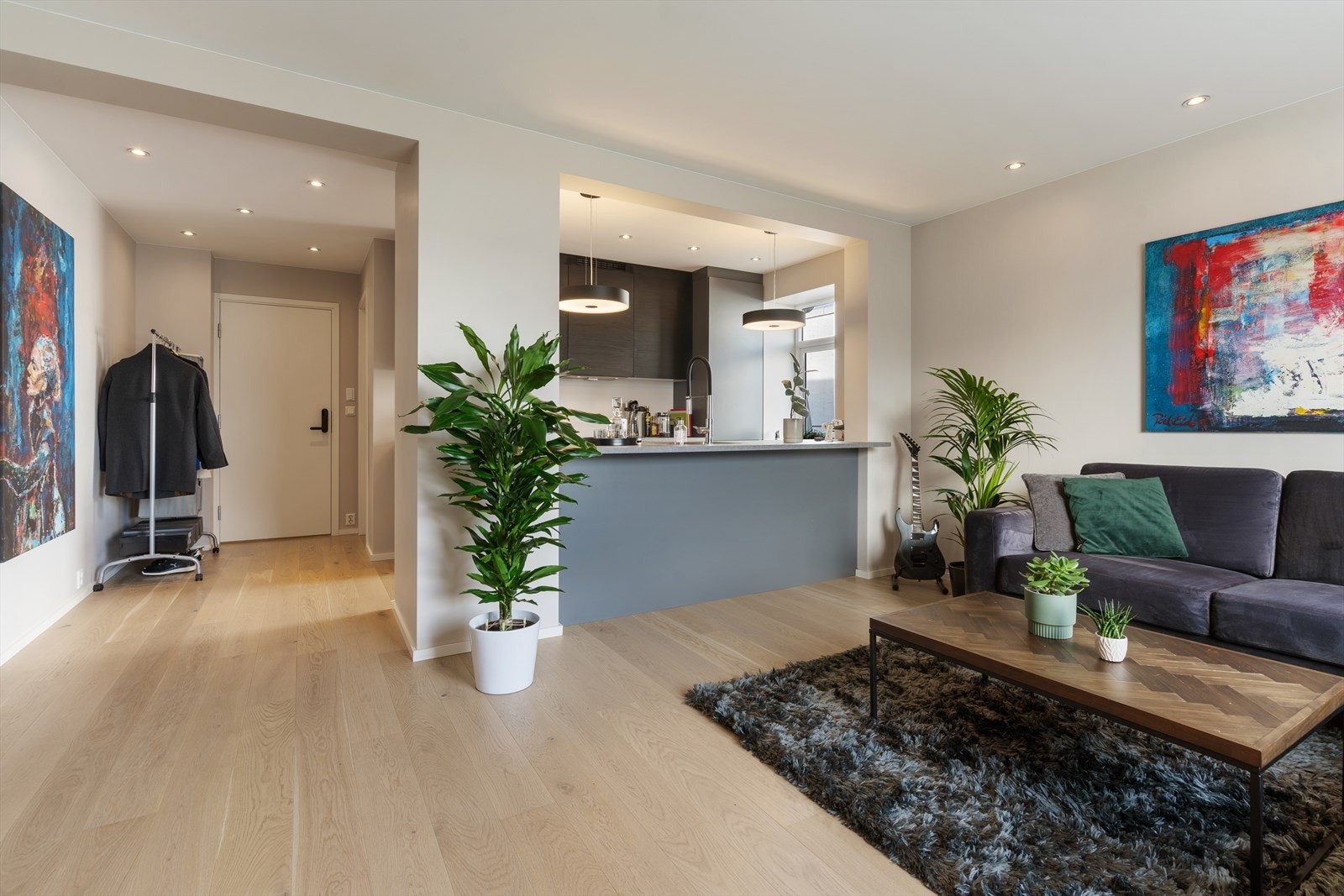 Fra stuen mot gang og kjøkken Galleribilde