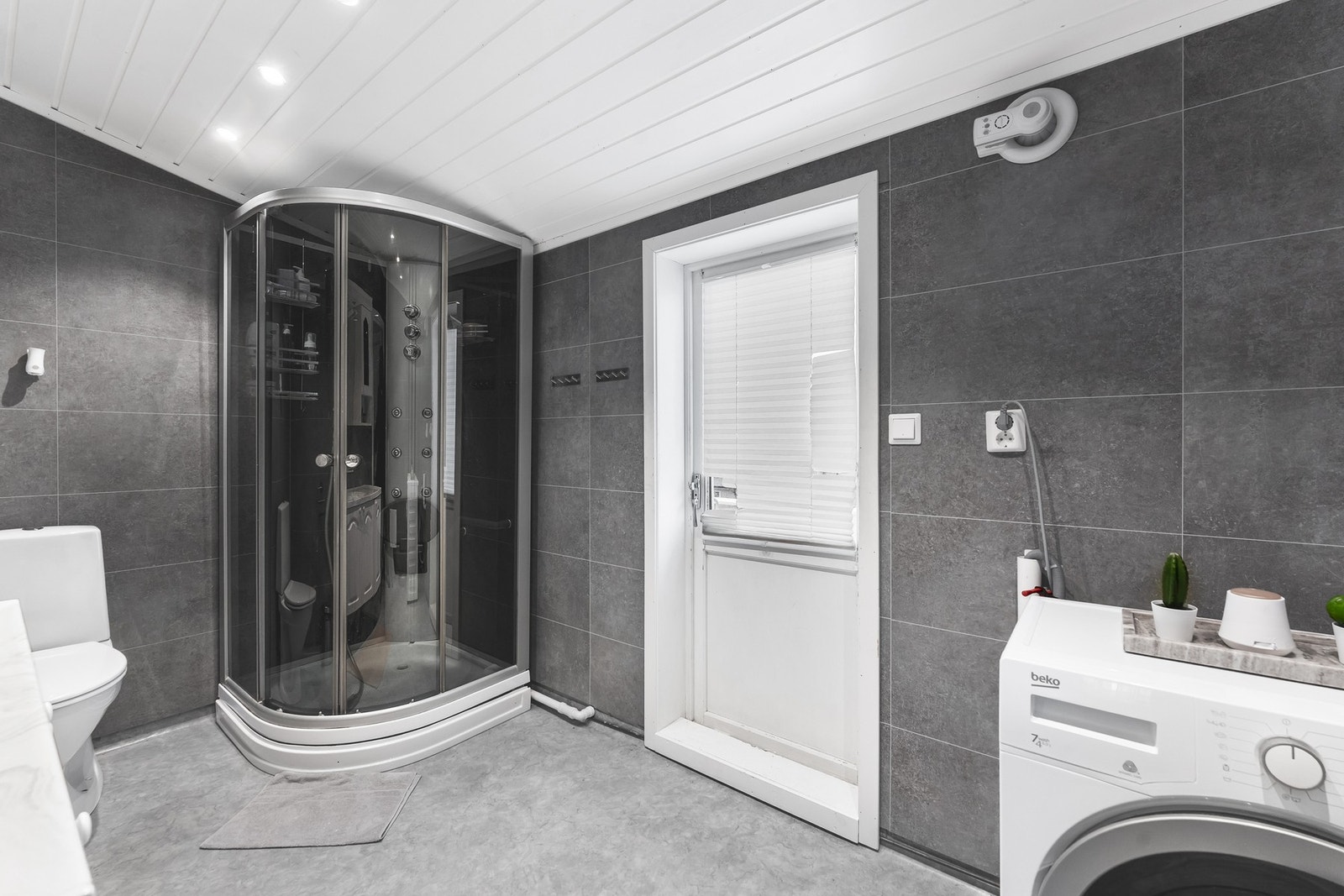 Pent bad med utgang til balkong med gode solforhold! Galleribilde