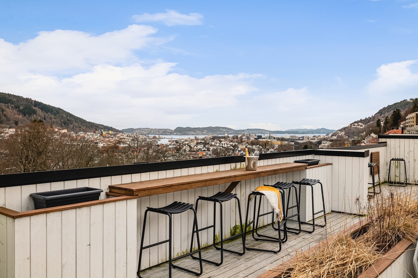 Felles takterrasse med fantastisk utsikt og gode solforhold. Galleribilde