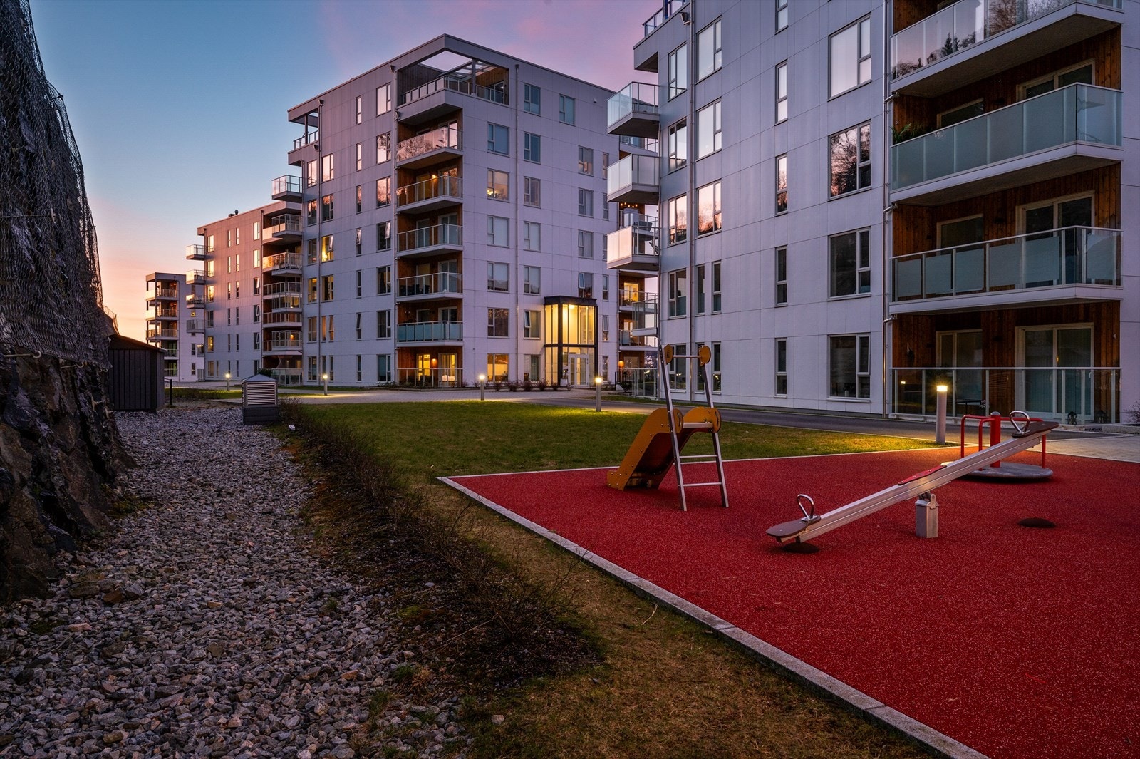- Lekeplass på borettslagets tomt til glede for de minste - Galleribilde
