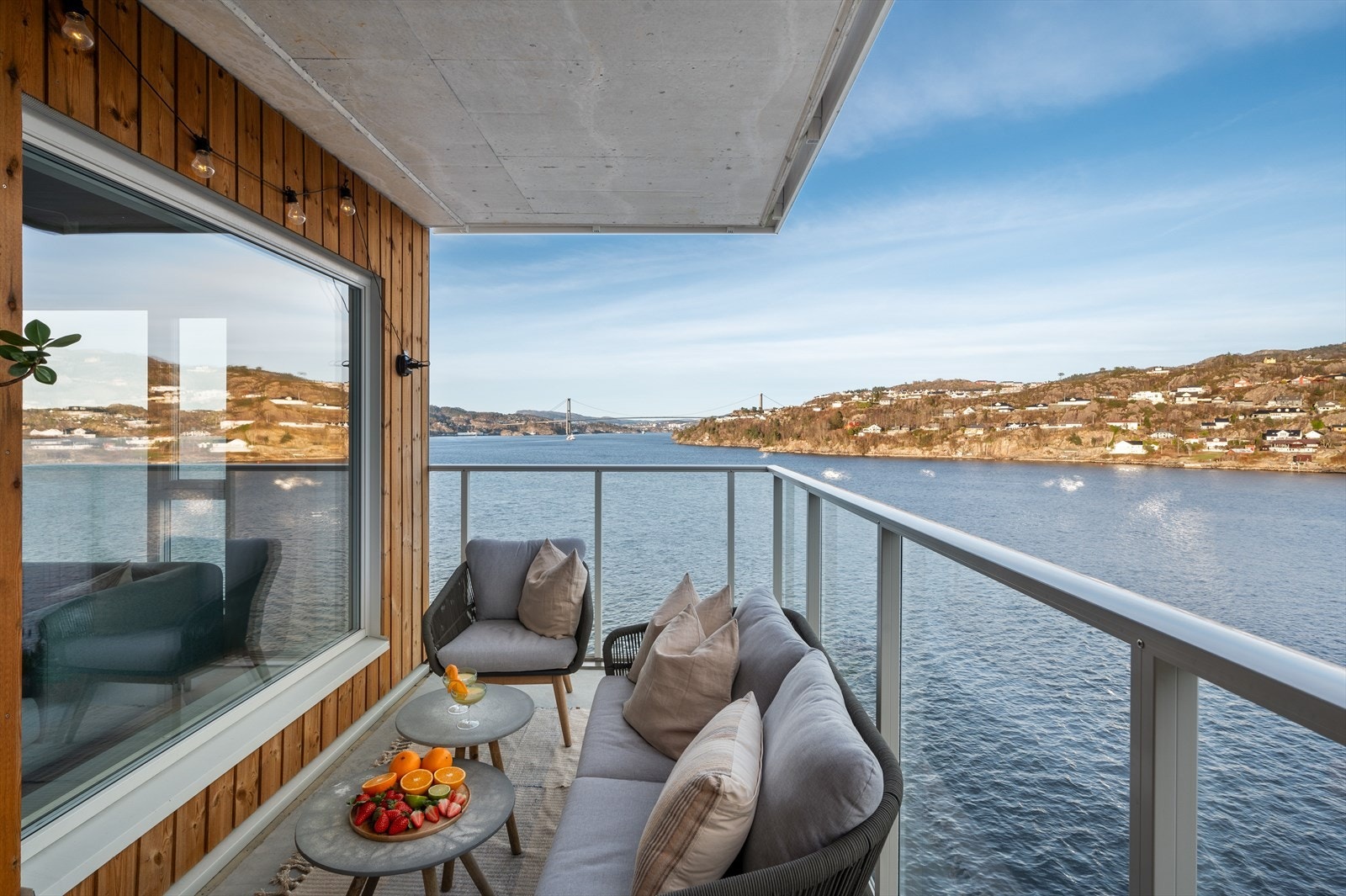 - Nyt fantastisk utsikt over deler av byfjorden mot Askøy, Lyderhorn mm. - Galleribilde