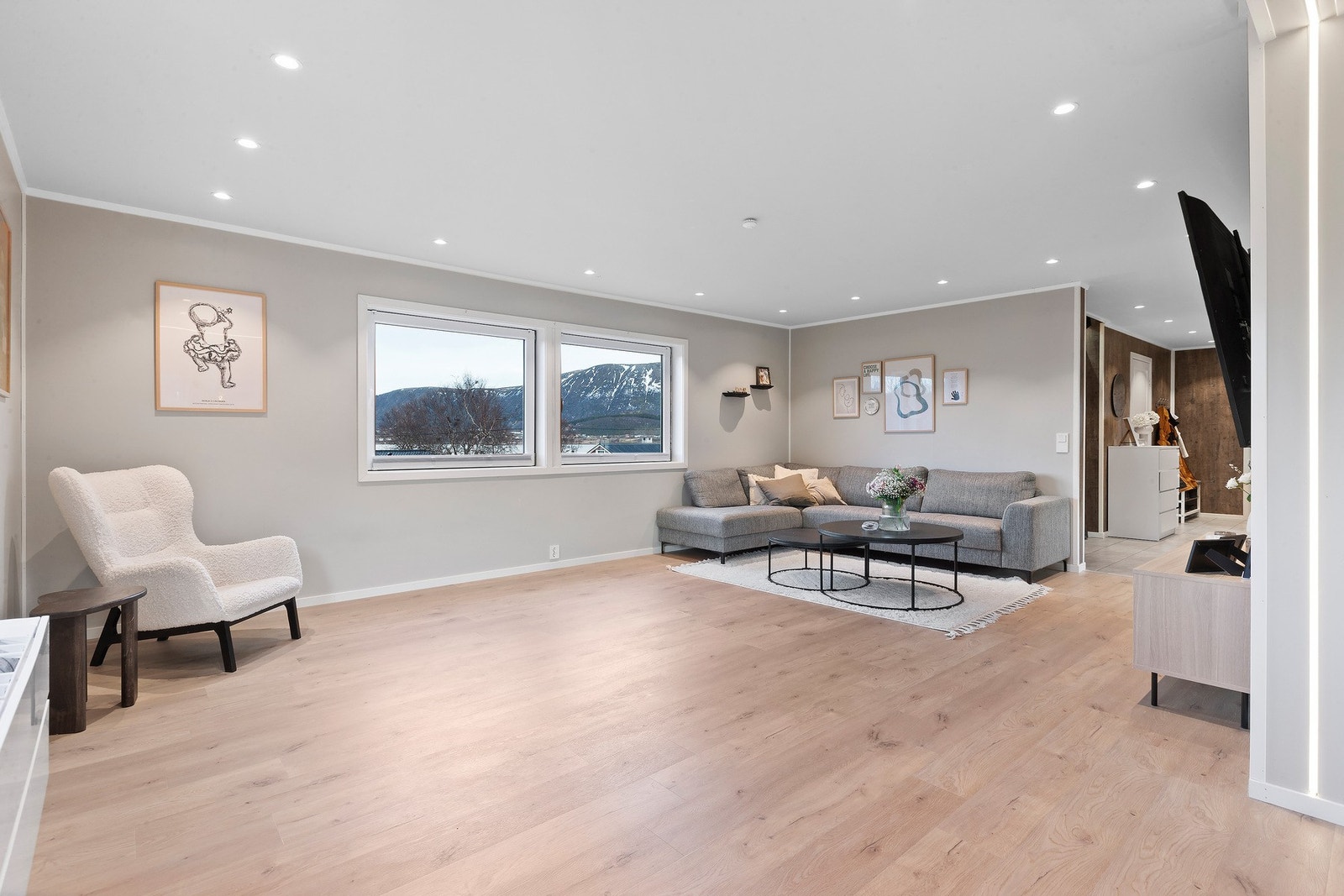 Varmepumpe montert for en lun og stabil varme. Galleribilde