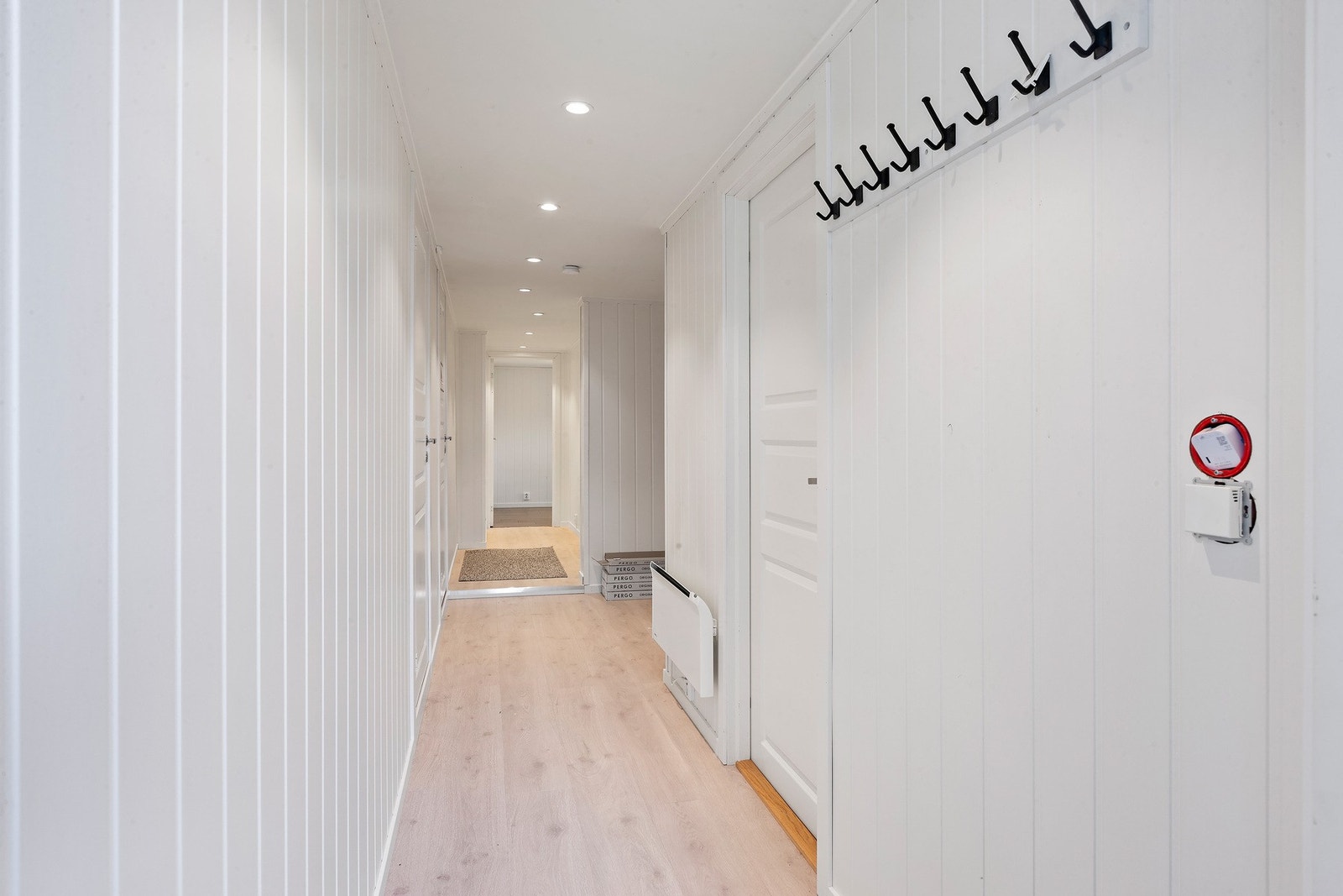 Velkommen inn! Denne boenheten ligger i 1.etg. og kjeller. Galleribilde